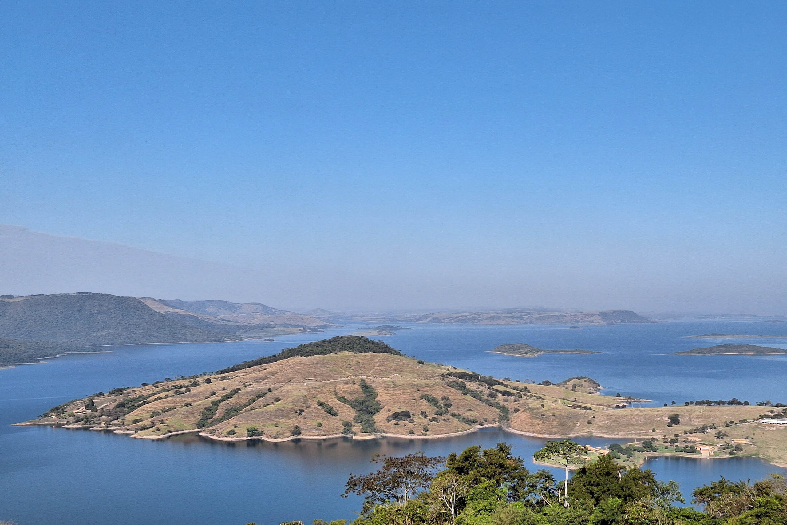 Com vista para a Represa de Chavantes, maior tirolesa do Paraná tem 1 km de extensão