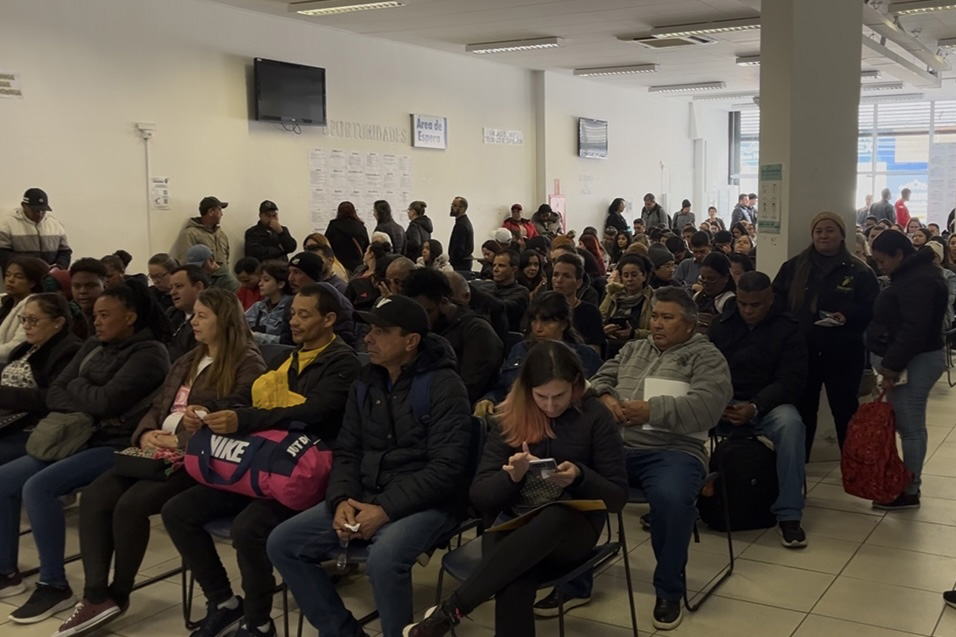 Mutirão de emprego em Curitiba reúne mais de 20 empresas e pré-aprova 272 trabalhadores
