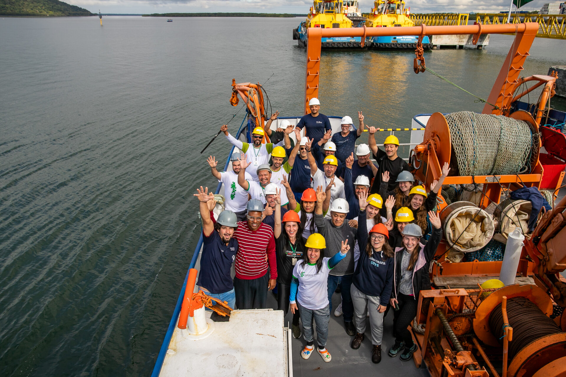 Navio-escola atraca no Porto de Paranaguá e oferece experiência prática a universitários