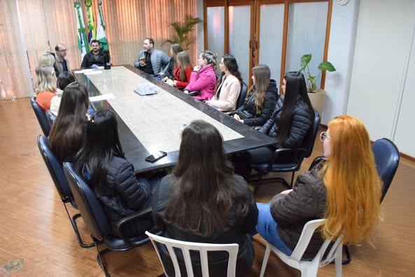 Novos servidores da Educação tomam posse na prefeitura de Marechal Cândido Rondon
