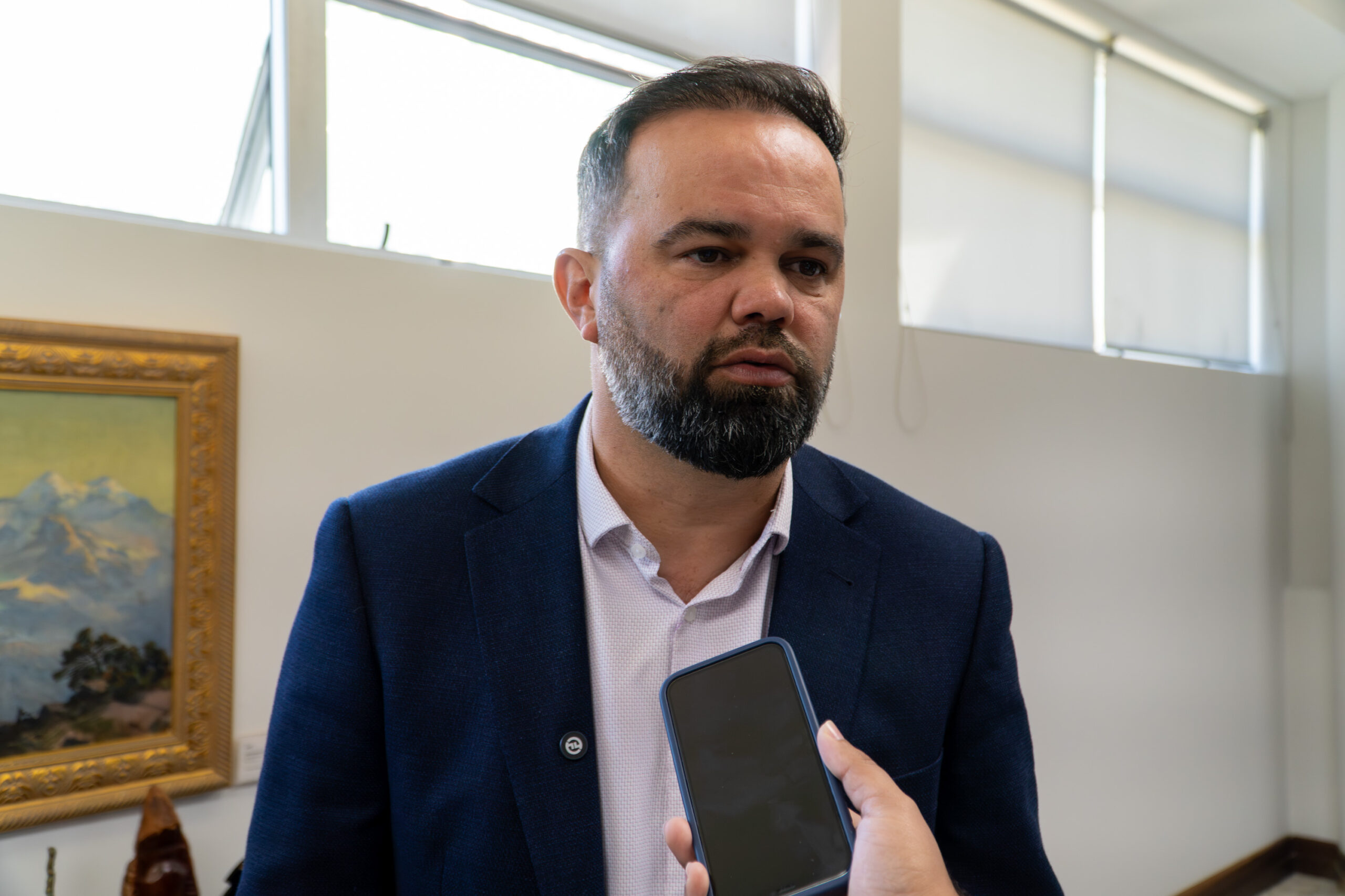 Aluno do Paraná que vai representar Brasil em Olimpíada de IA ganha notebook e conta trajetória