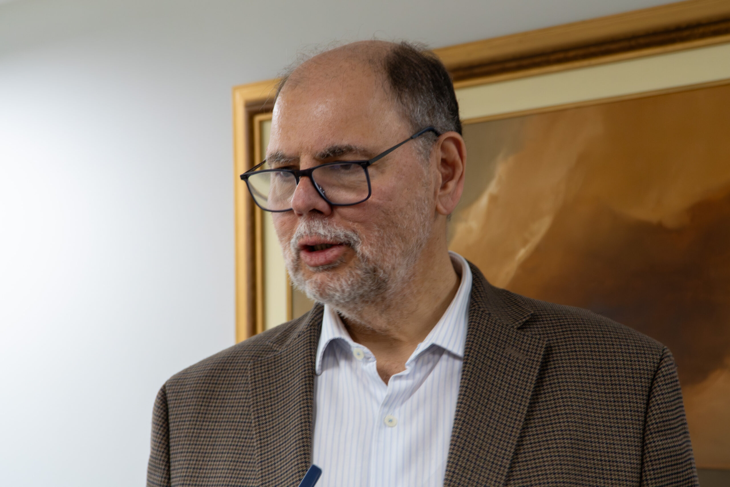 Aluno do Paraná que vai representar Brasil em Olimpíada de IA ganha notebook e conta trajetória
