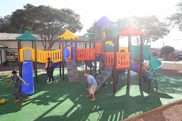 Prefeitura instala novos parquinhos e garante lazer e bem-estar para famílias em Cascavel