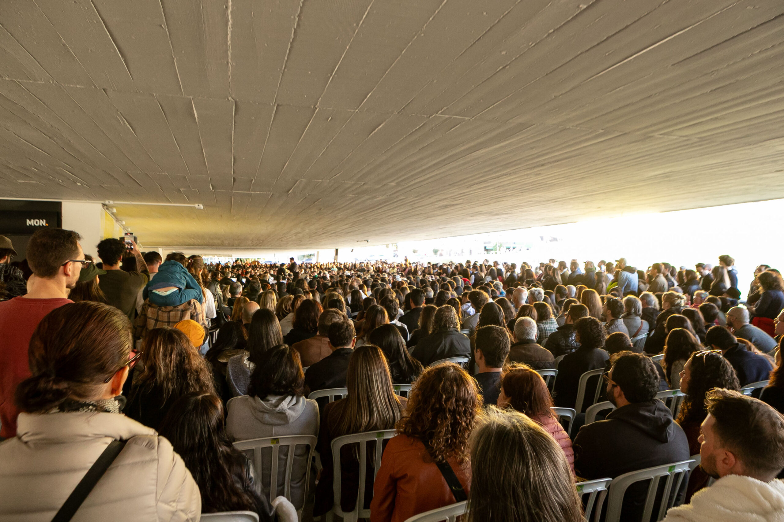 Orquestra Sinfônica leva 1.800 pessoas no vão-livre do MON para celebrar a obra de Mozart