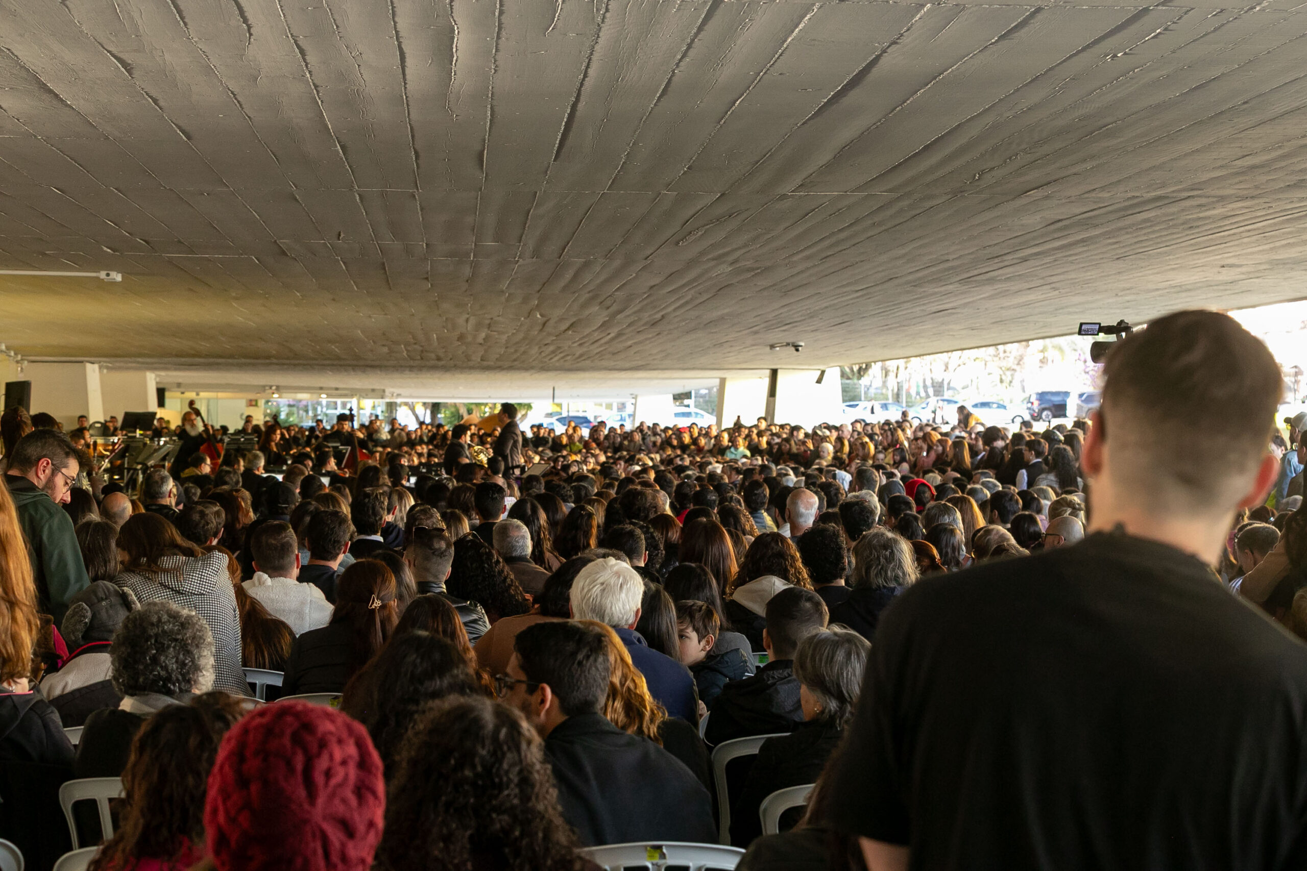 Orquestra Sinfônica leva 1.800 pessoas no vão-livre do MON para celebrar a obra de Mozart