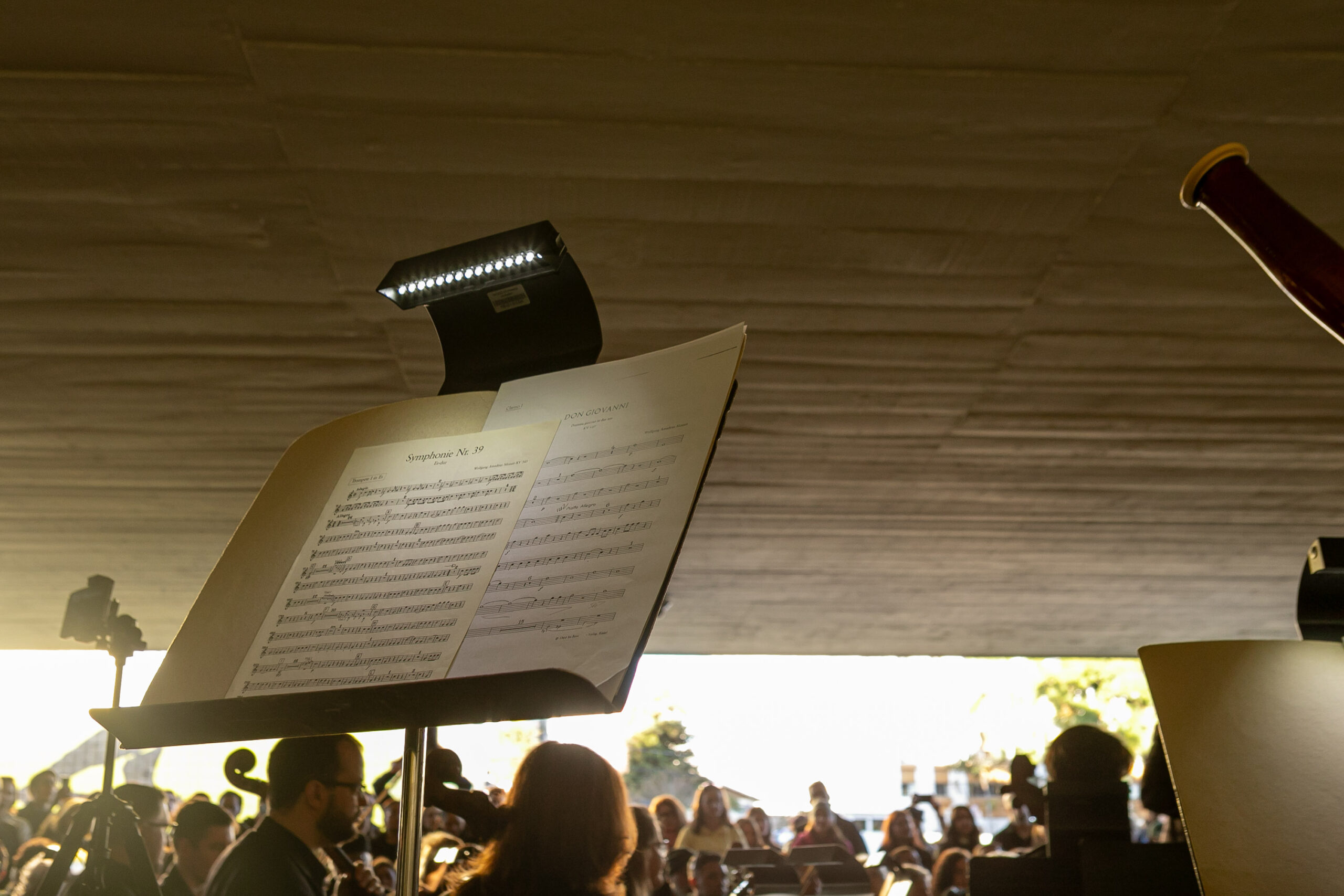 Orquestra Sinfônica leva 1.800 pessoas no vão-livre do MON para celebrar a obra de Mozart