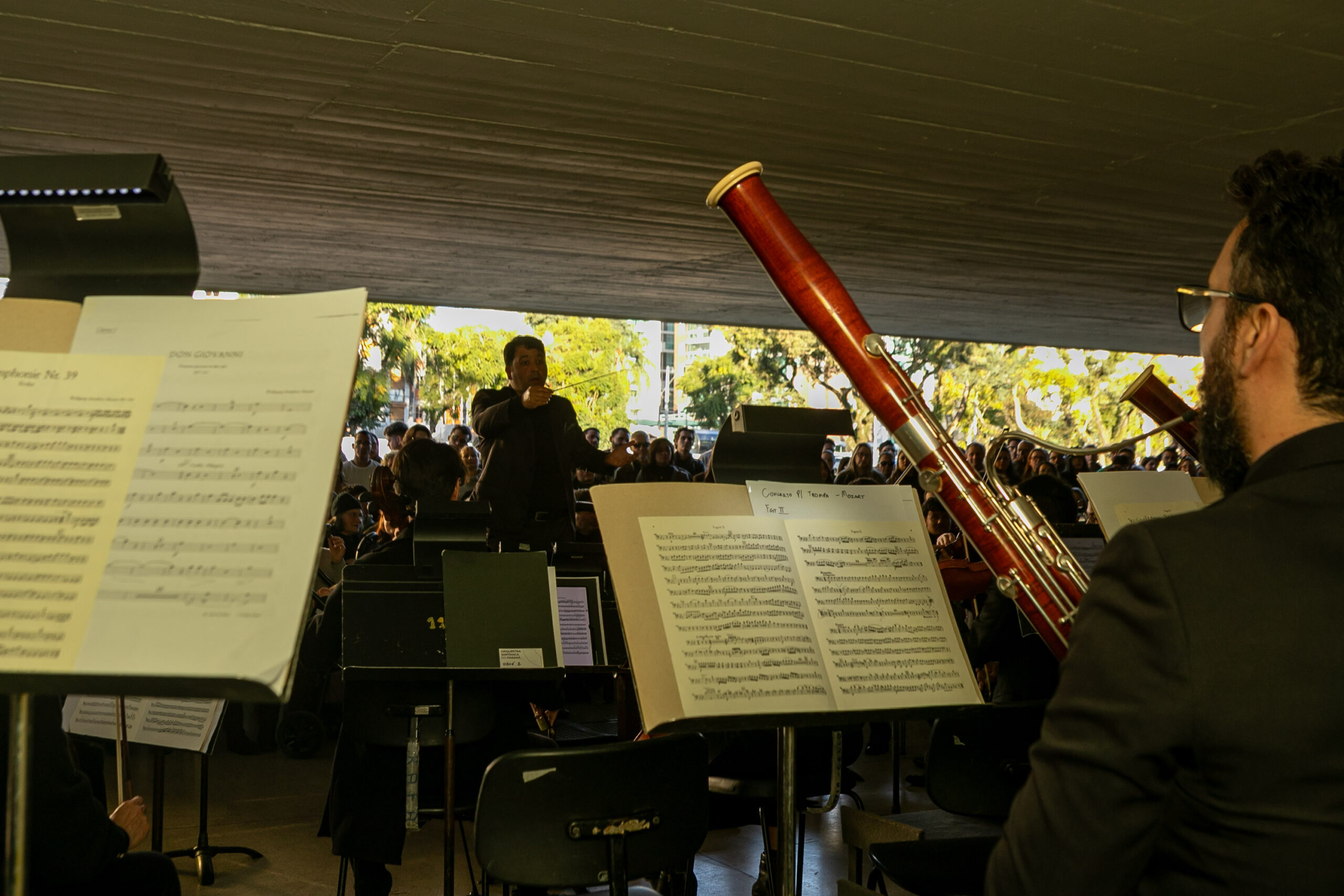 Orquestra Sinfônica leva 1.800 pessoas no vão-livre do MON para celebrar a obra de Mozart