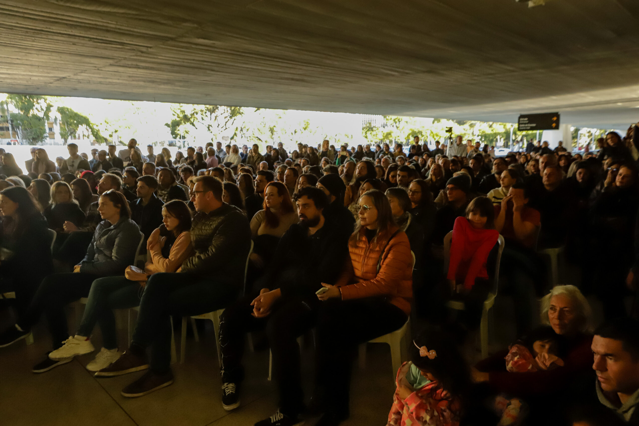 Orquestra Sinfônica leva 1.800 pessoas no vão-livre do MON para celebrar a obra de Mozart