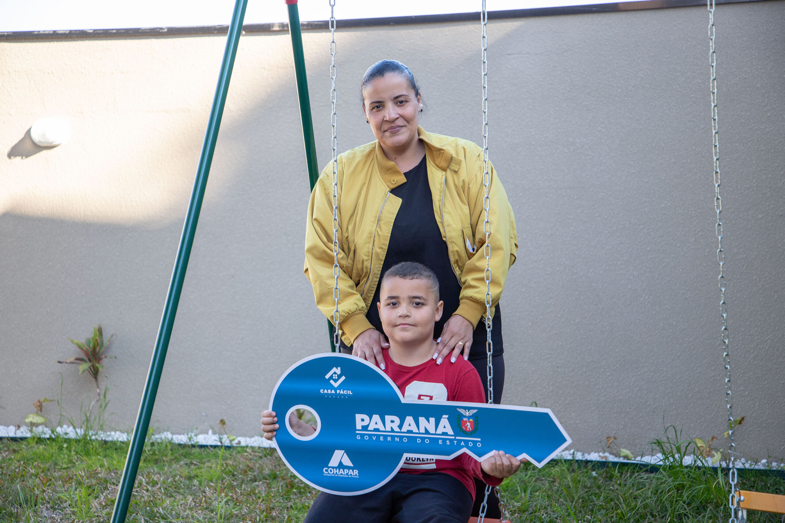 Famílias de Pinhais recebem apartaentos de empreendimento viabilizado com apoio do Estado