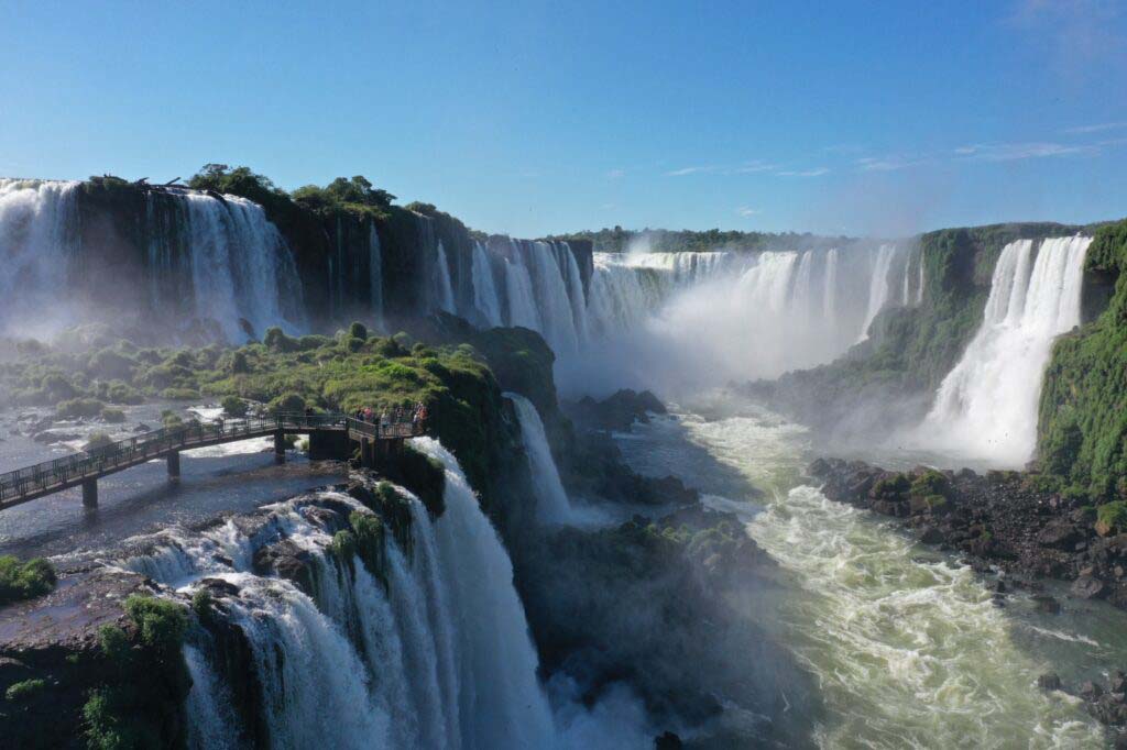 Alta de 23,7%: Paraná recebe mais de 627,8 mil turistas estrangeiros no 1º semestre