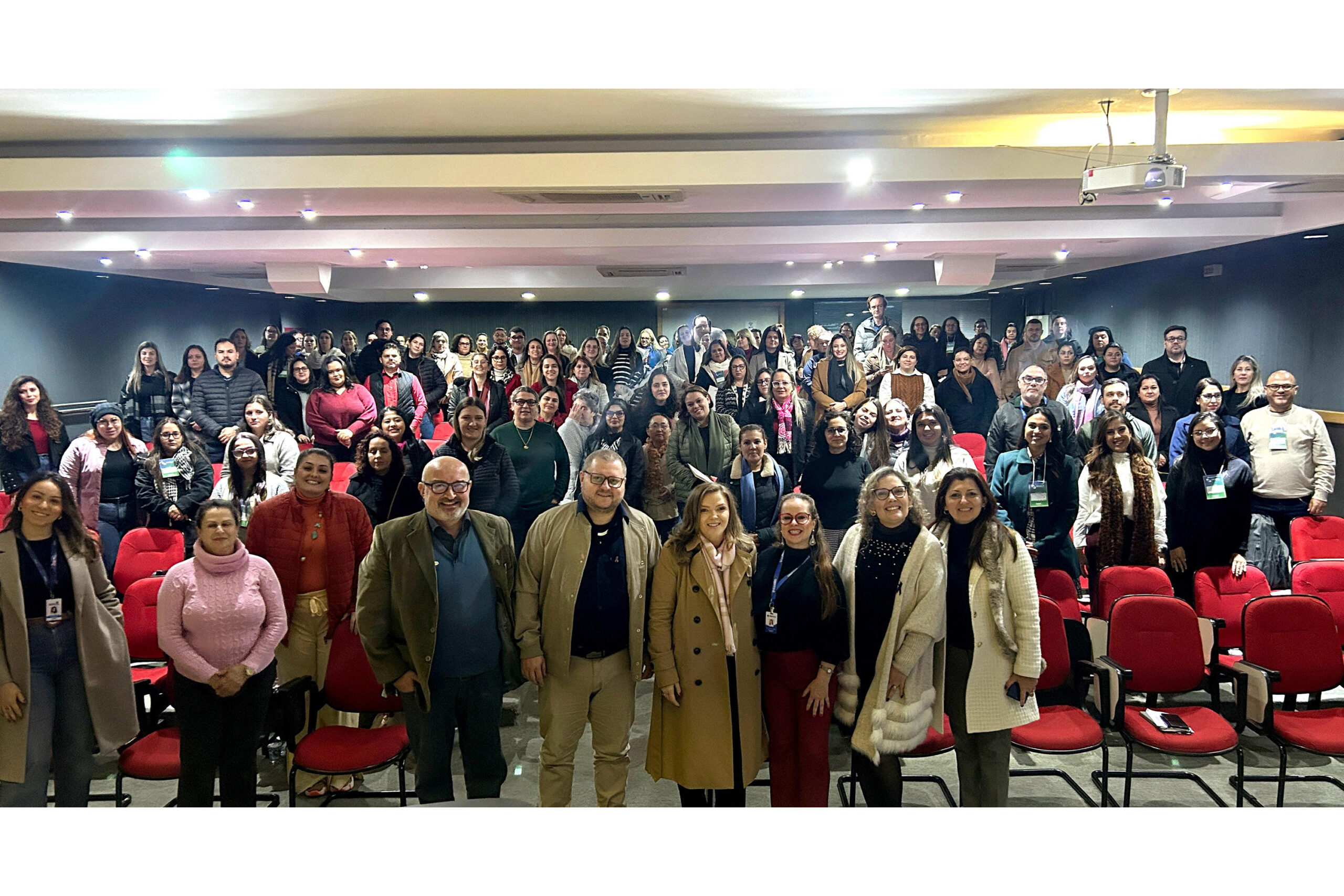 Estado capacita profissionais de mais de 70 municípios para ampliar cuidado com idosos