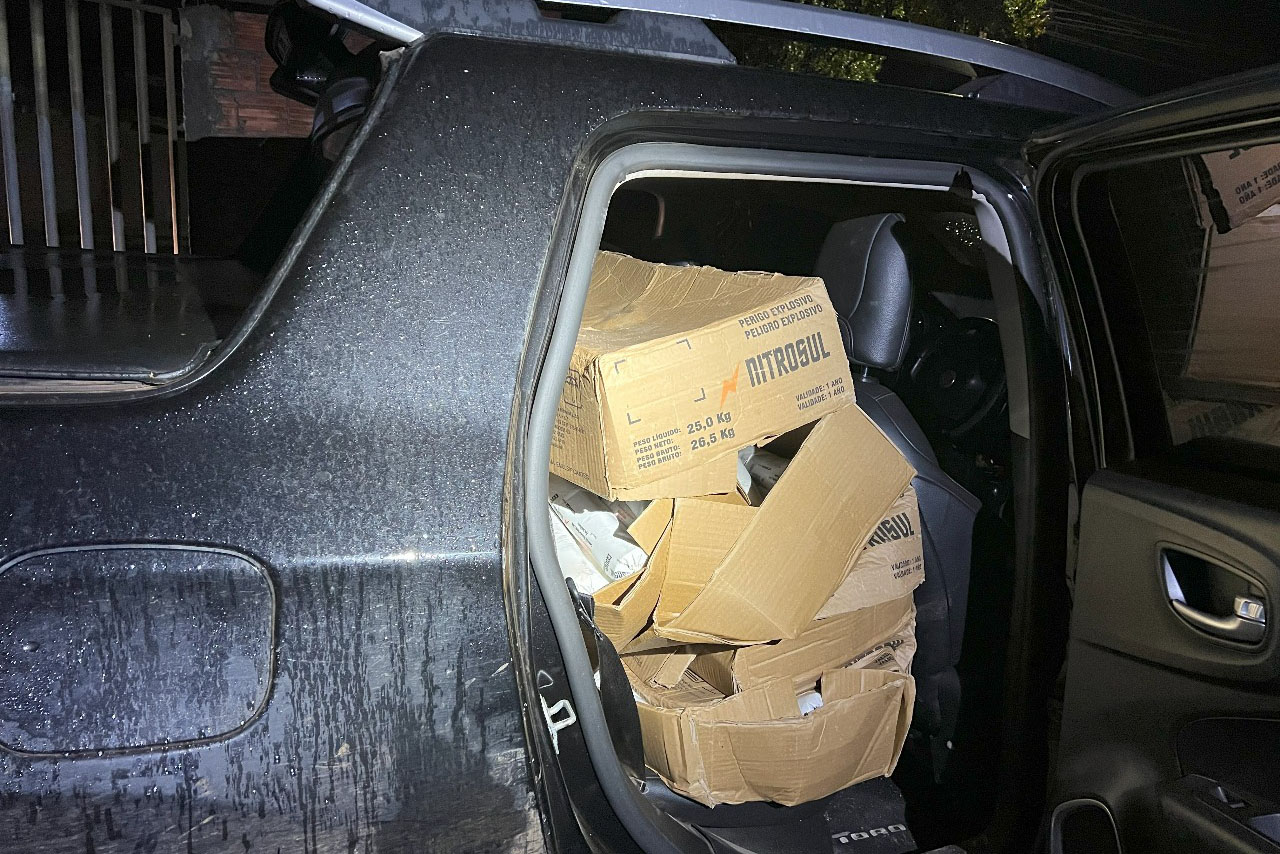 Ação do Esquadrão Antibombas: PMPR retira 237 kg de explosivos de carro em Campo Mourão
