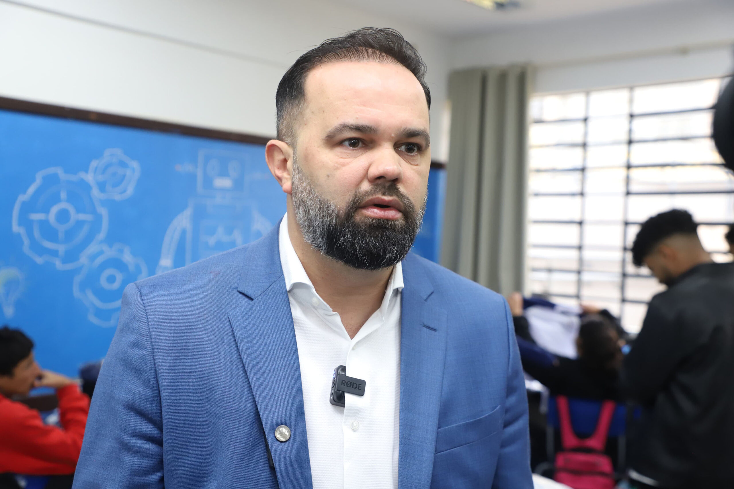 Estado vai distribuir uniformes para alunos de todas as 412 escolas de tempo integral