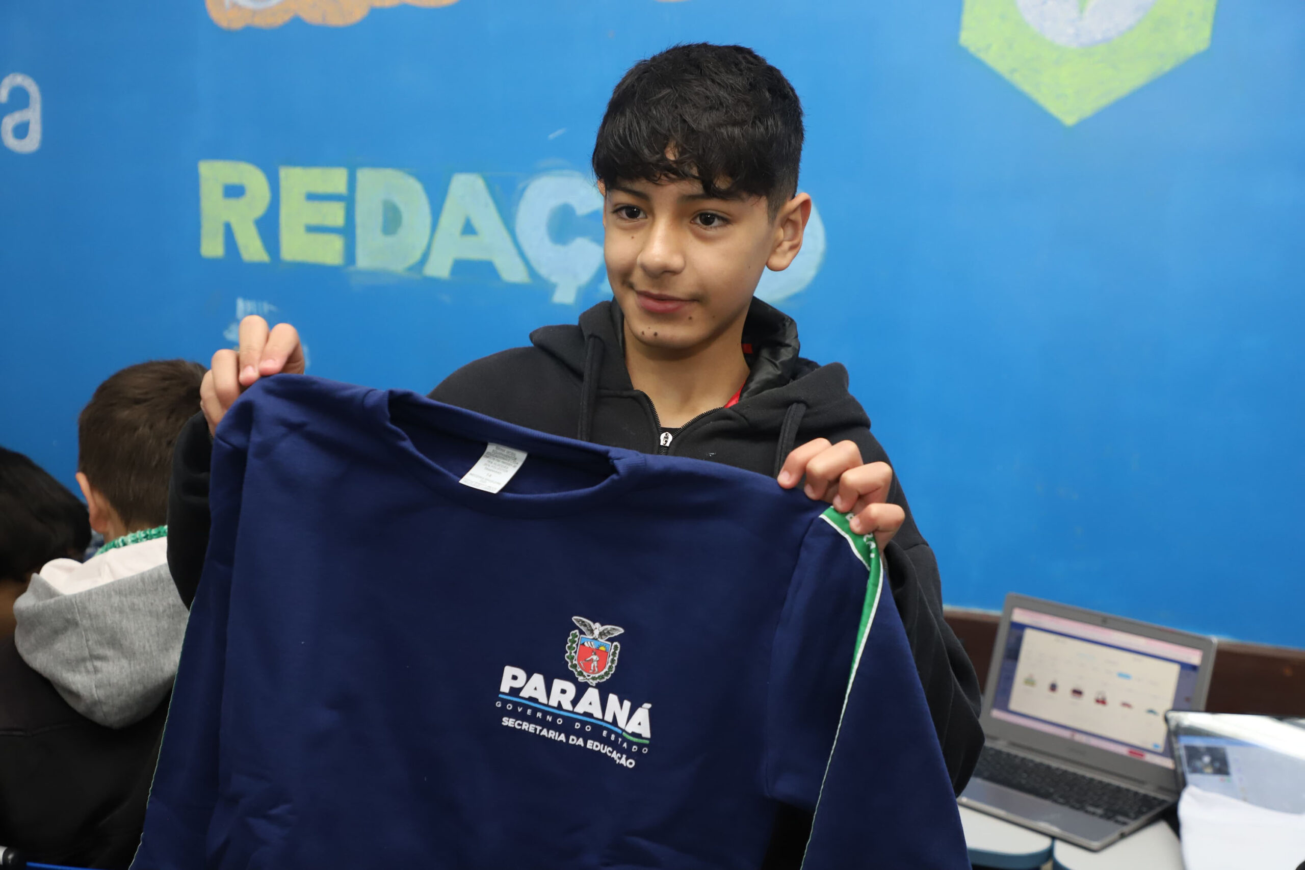 Estado vai distribuir uniformes para alunos de todas as 412 escolas de tempo integral