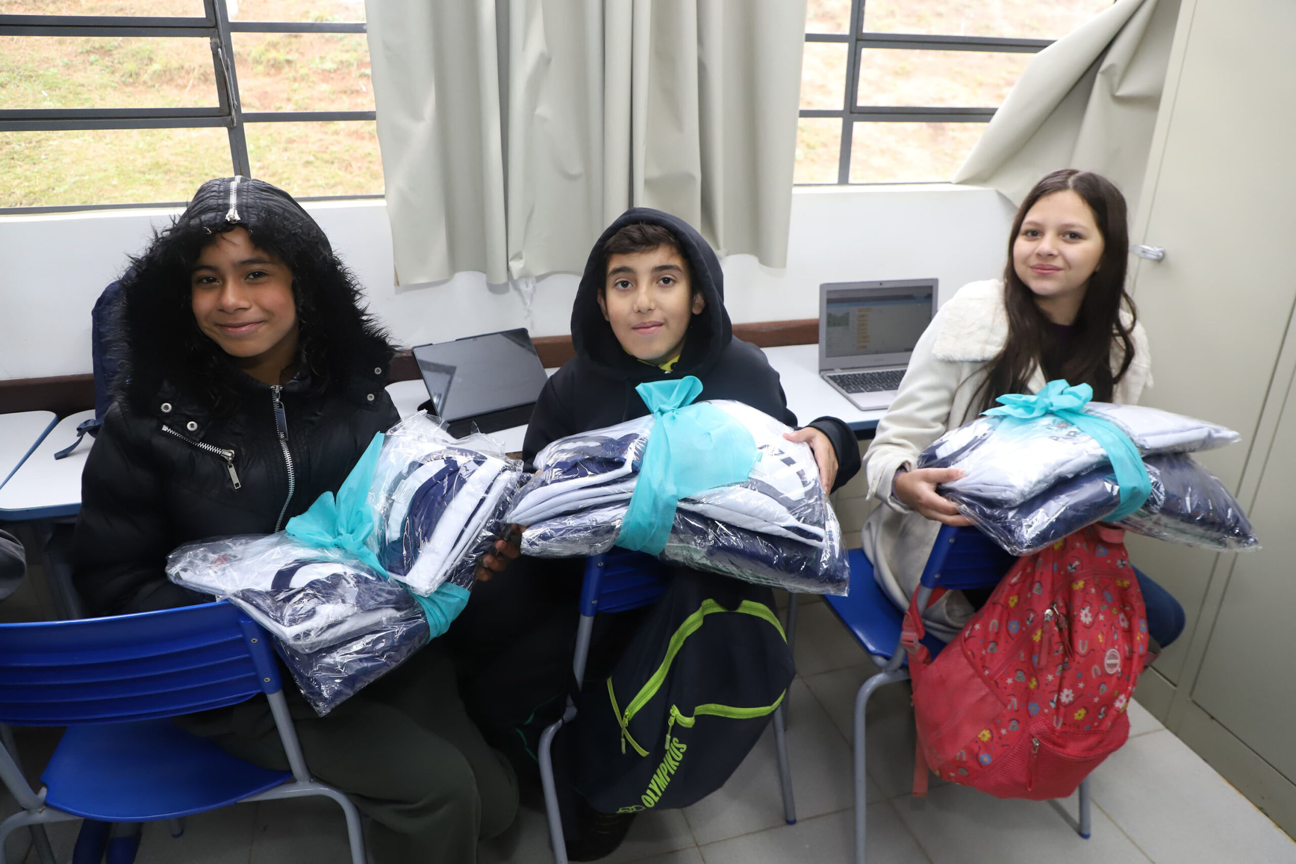 Estado vai distribuir uniformes para alunos de todas as 412 escolas de tempo integral