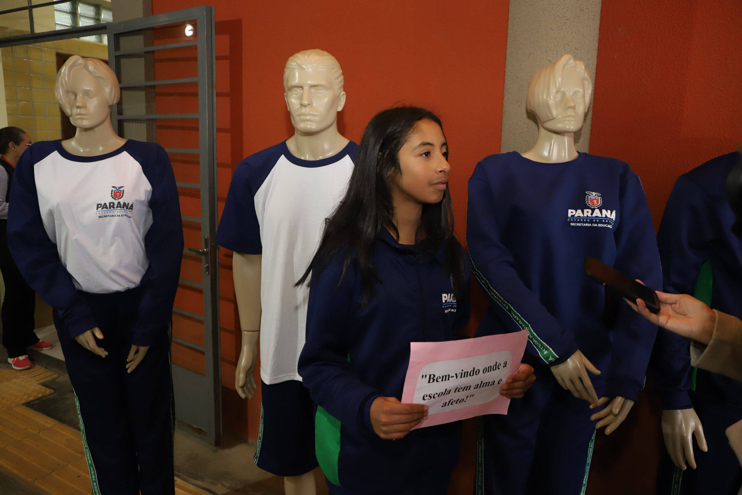 Estado vai distribuir uniformes para alunos de todas as 412 escolas de tempo integral