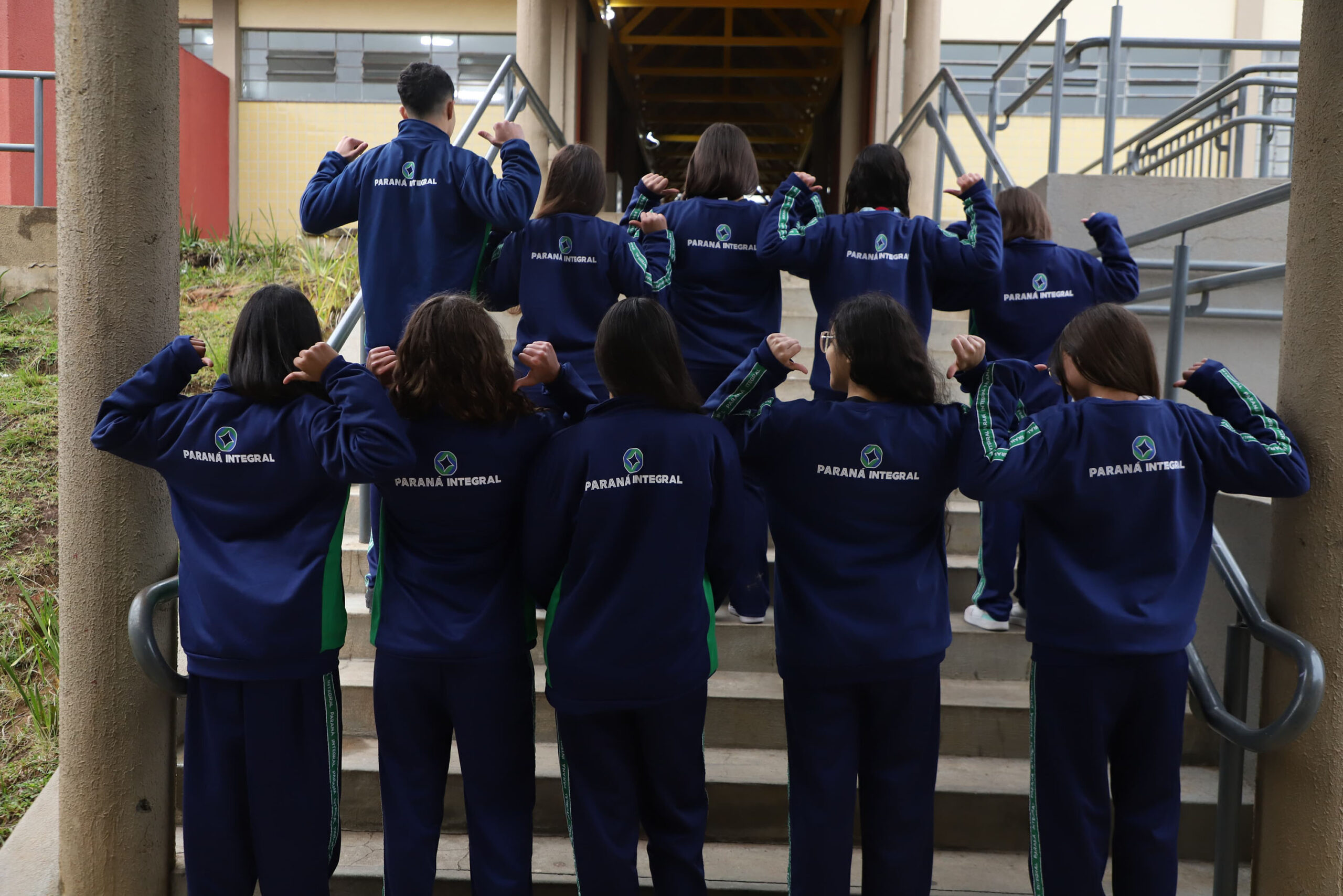 Estado vai distribuir uniformes para alunos de todas as 412 escolas de tempo integral