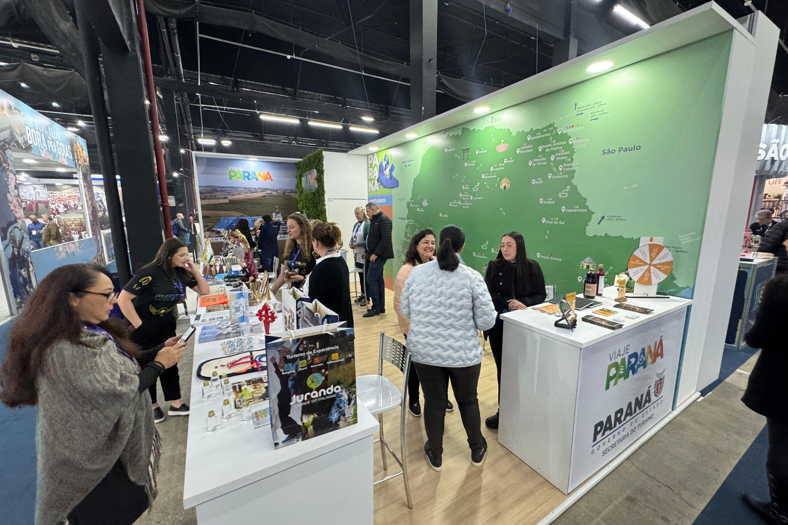 Estande do Paraná na ExpoCatólica mostra atrativos, artesanato e gastronomia típica