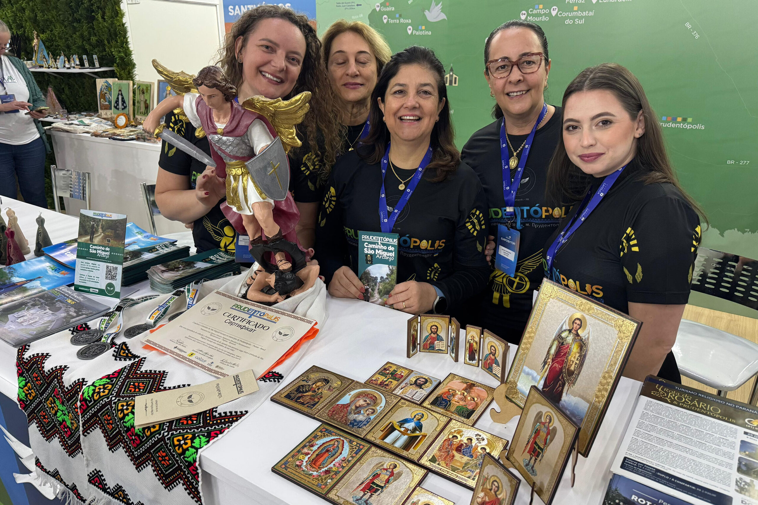 Estande do Paraná na ExpoCatólica mostra atrativos, artesanato e gastronomia típica