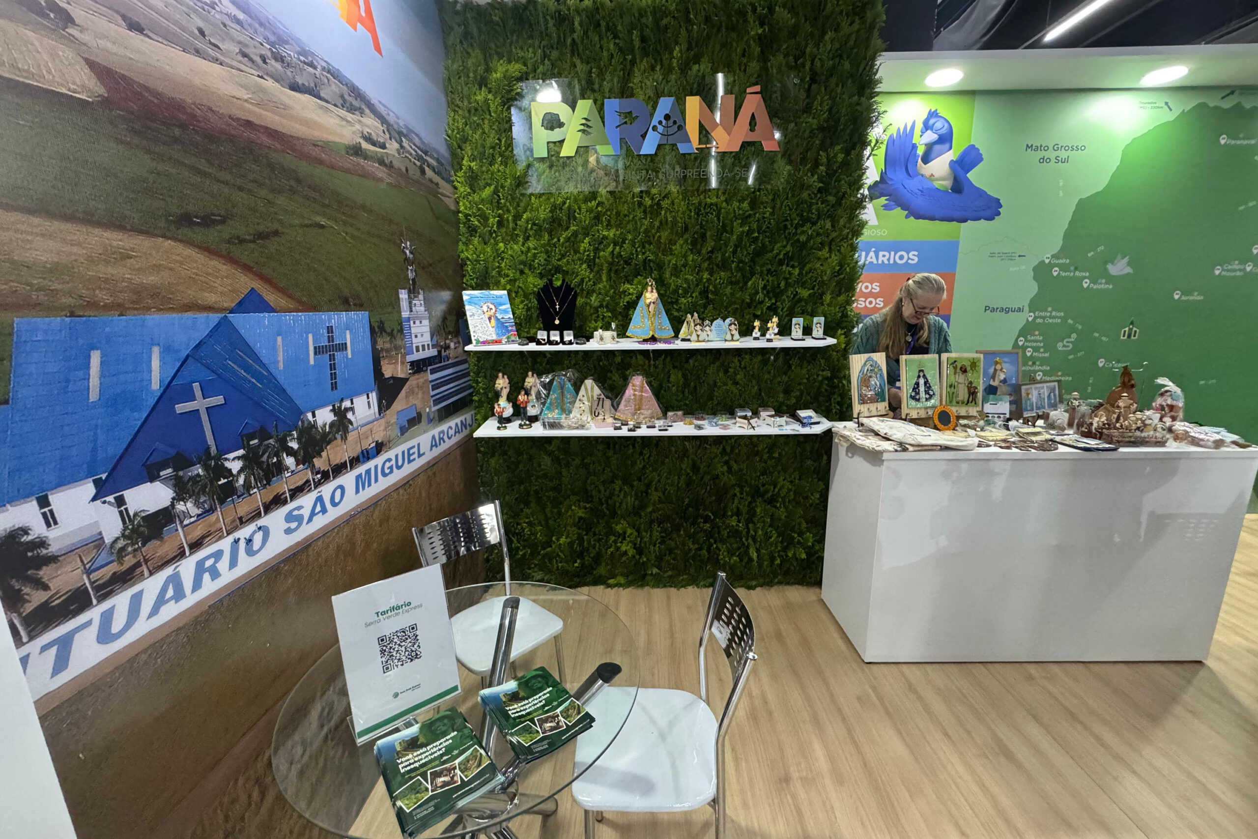 Estande do Paraná na ExpoCatólica mostra atrativos, artesanato e gastronomia típica