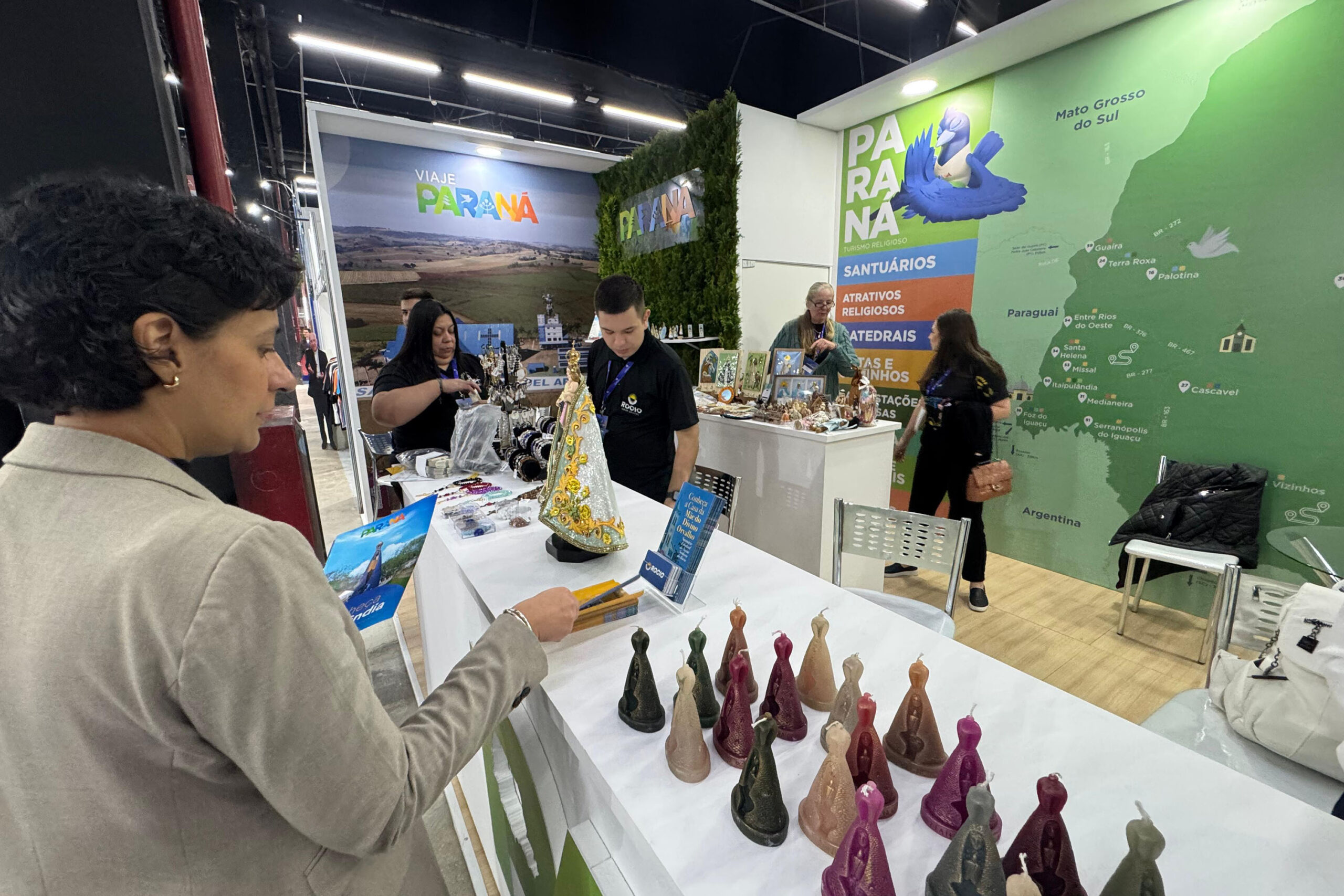 Estande do Paraná na ExpoCatólica mostra atrativos, artesanato e gastronomia típica