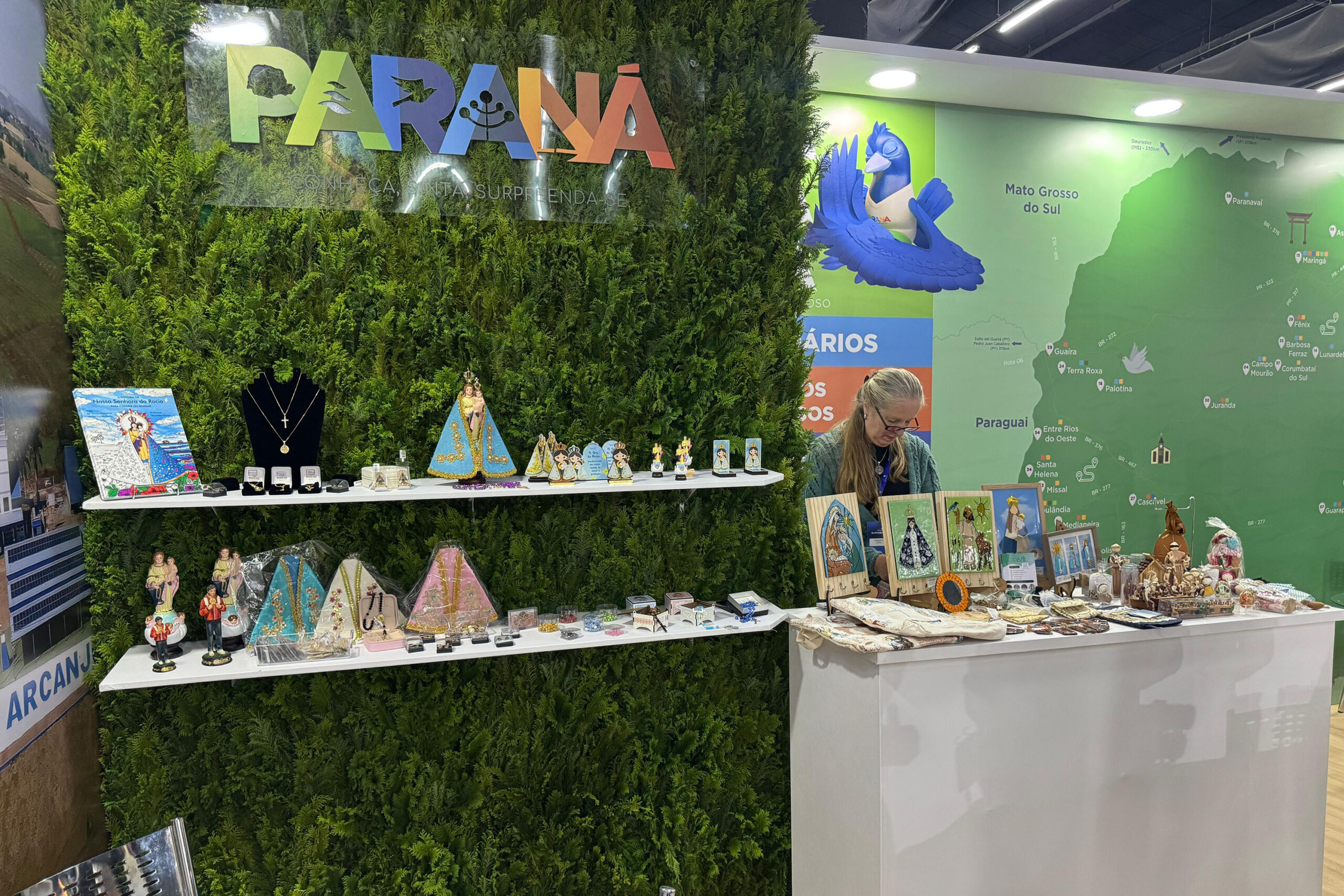 Estande do Paraná na ExpoCatólica mostra atrativos, artesanato e gastronomia típica