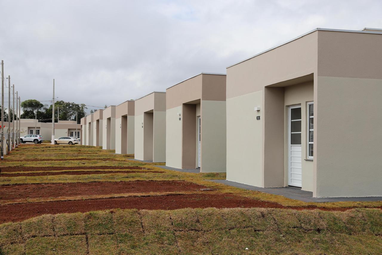 Construído com apoio do Estado, bairro planejado de Ponta Grossa recebe 293 novos moradores