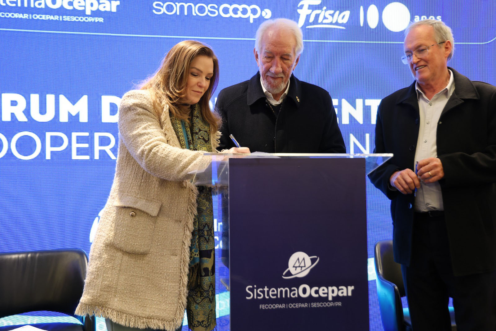Estado e Ocepar firmam compromisso pela equidade de gênero nas cooperativas