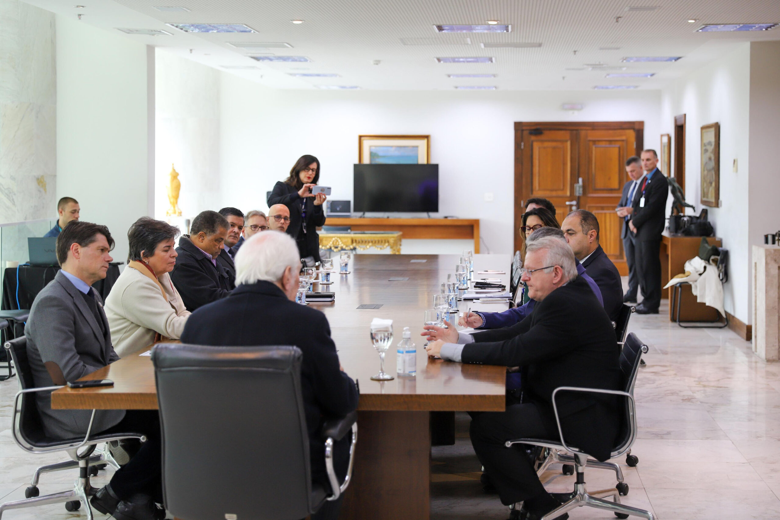 Em encontro com Corpo Consular, Piana destaca fortalecimento das parcerias internacionais do Paraná