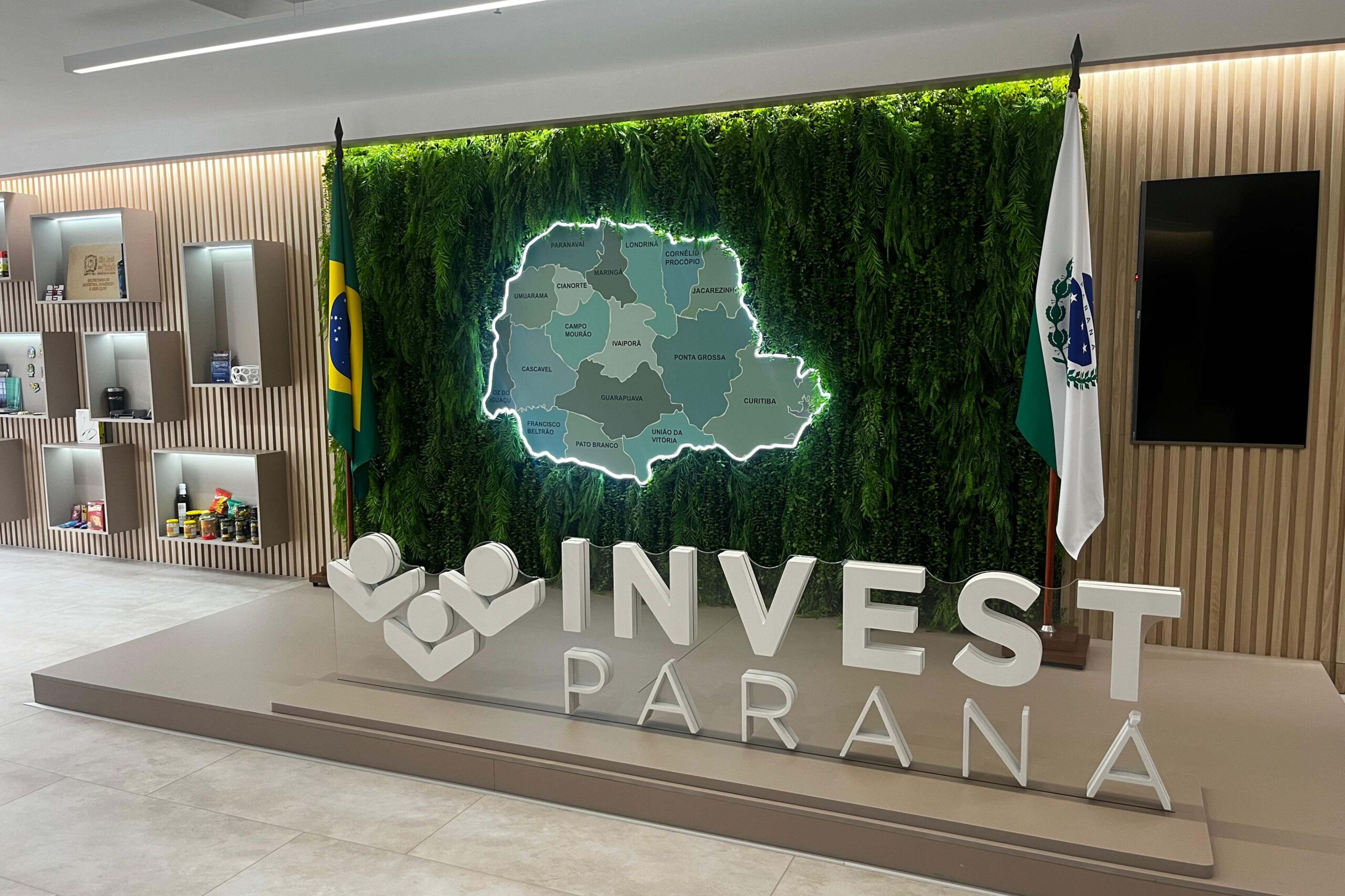 Invest Paraná atende em novo endereço no Centro de Curitiba