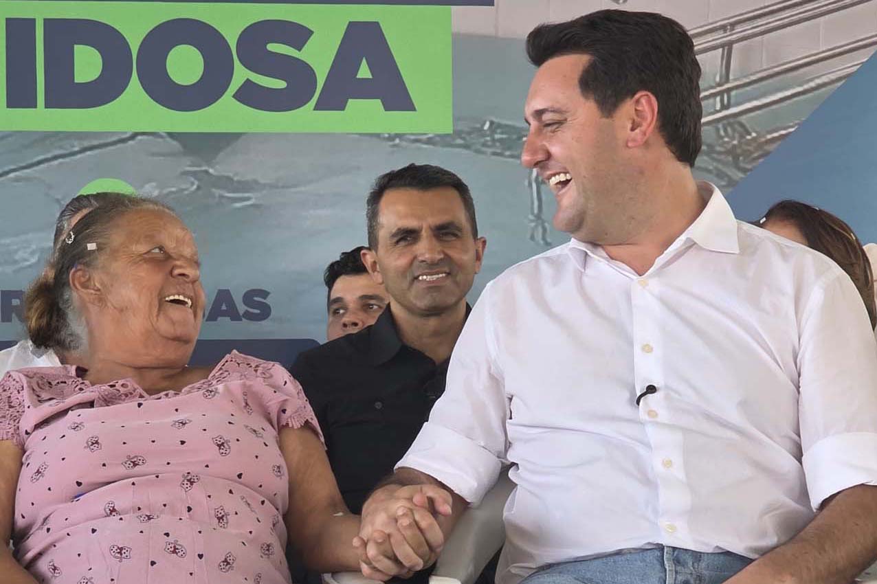 Com piscina e mobília, Ratinho Junior inaugura Condomínio do Idoso de Arapongas