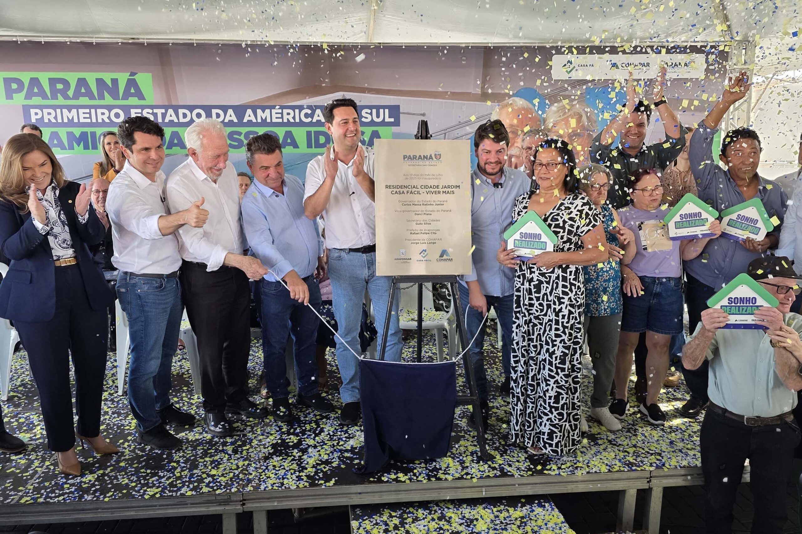 Com piscina e mobília, Ratinho Junior inaugura Condomínio do Idoso de Arapongas