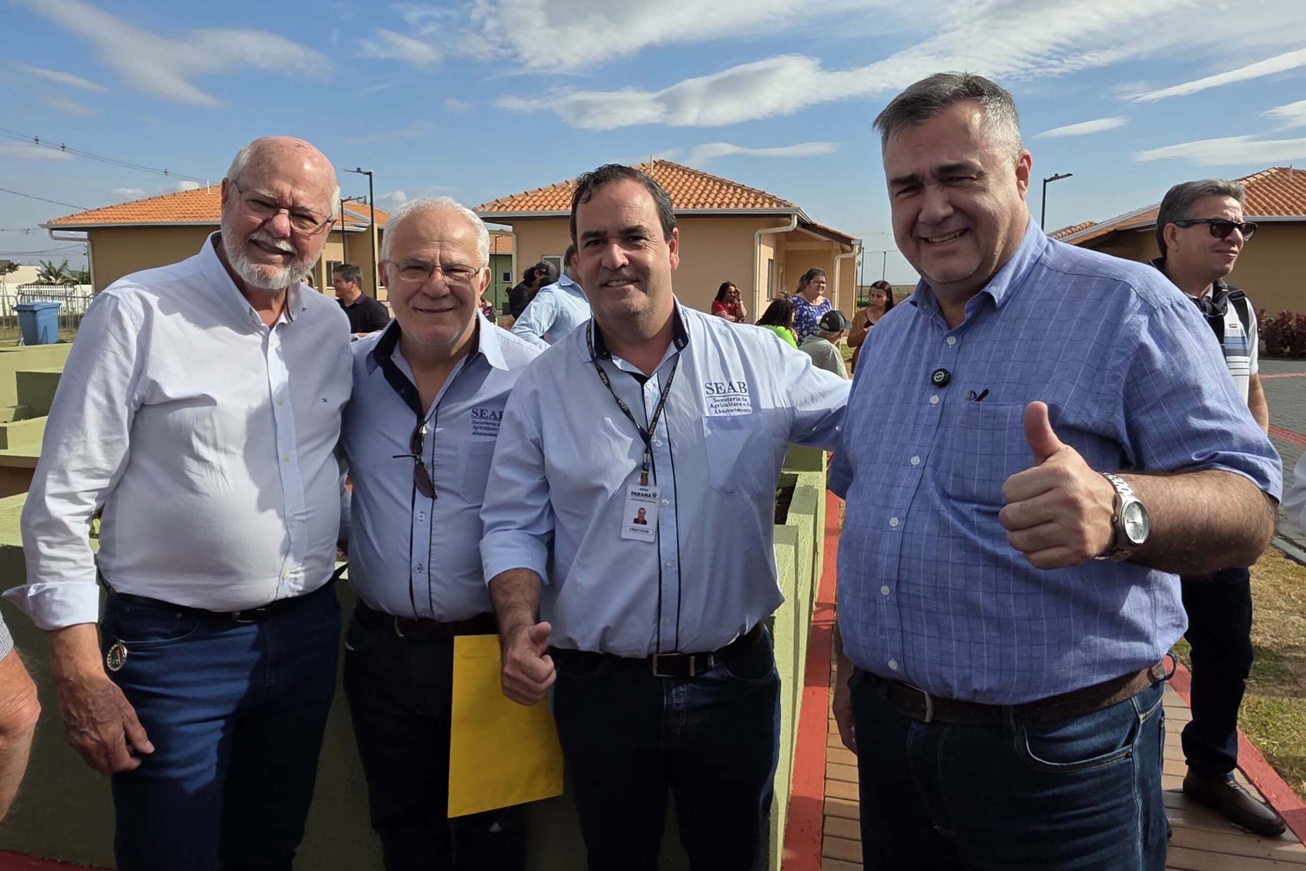 Com piscina e mobília, Ratinho Junior inaugura Condomínio do Idoso de Arapongas
