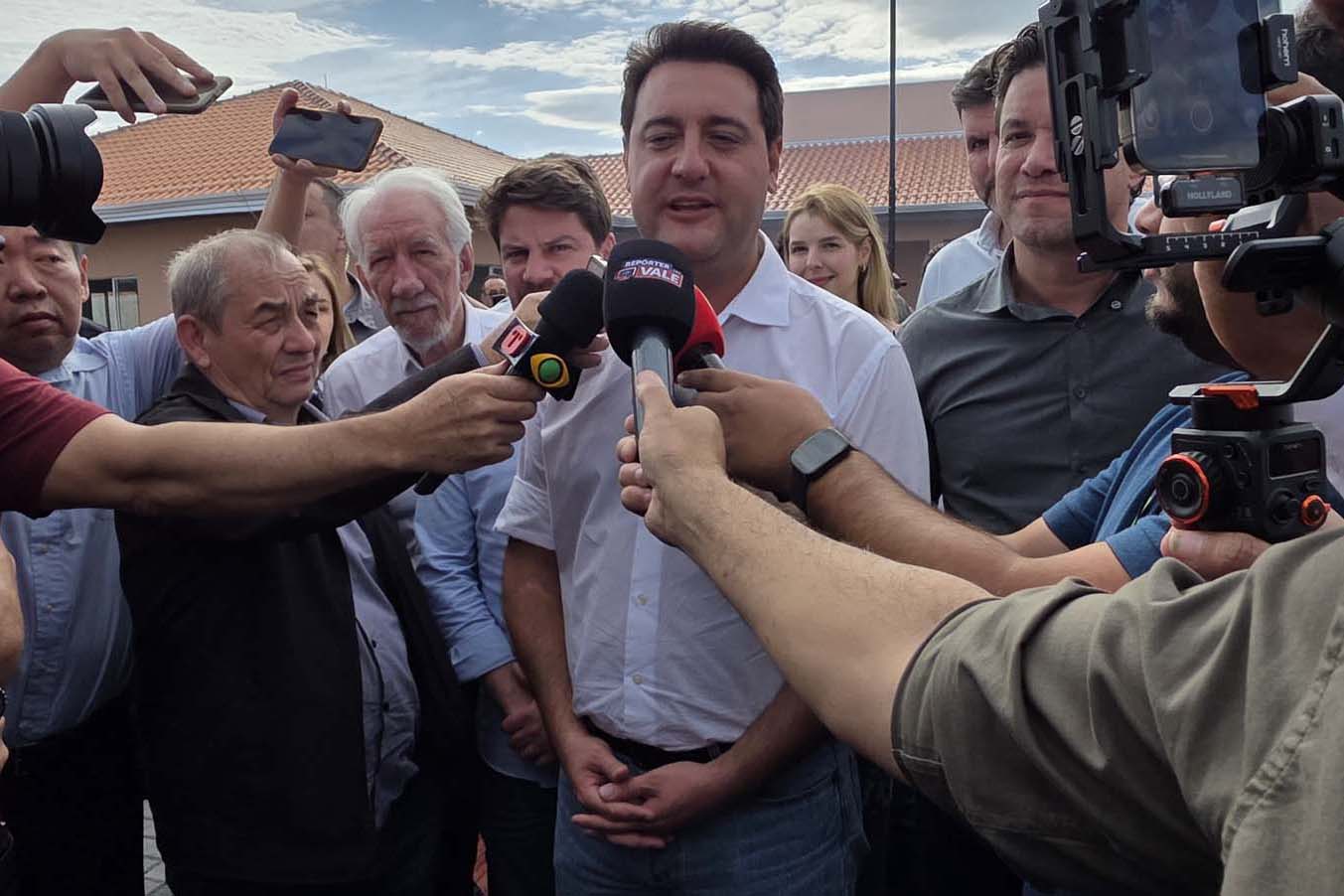 Com piscina e mobília, Ratinho Junior inaugura Condomínio do Idoso de Arapongas