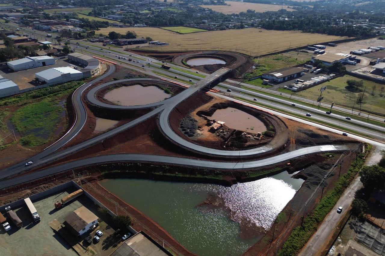 Avanço da pavimentação e aduanas: obra da Perimetral Leste de Foz do Iguaçu chega a 70%