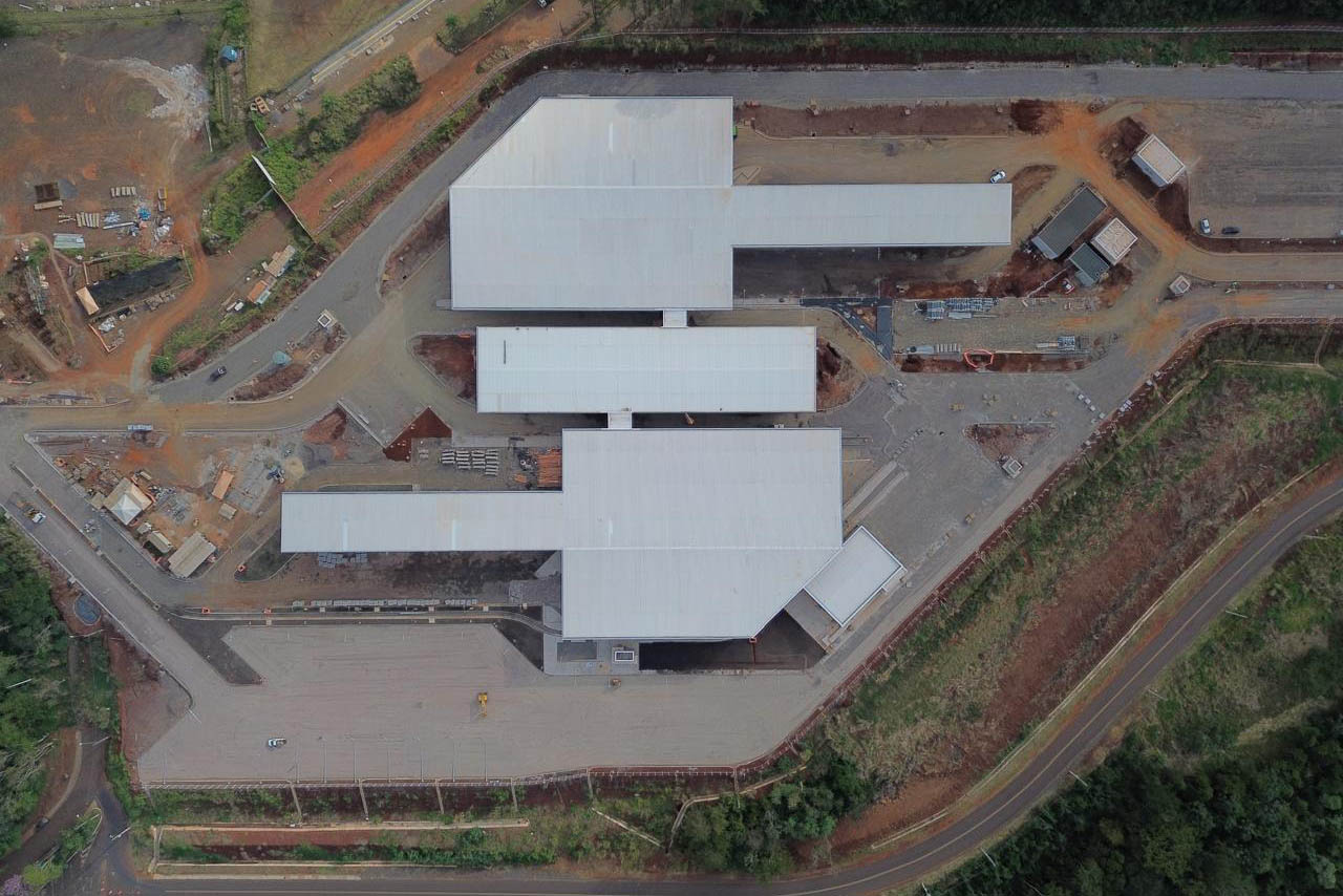 Avanço da pavimentação e aduanas: obra da Perimetral Leste de Foz do Iguaçu chega a 70%