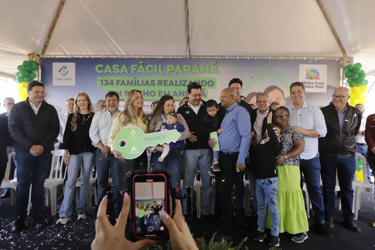 Casa Fácil: com ajuda do Estado, 134 famílias de Andirá conquistam a casa própria