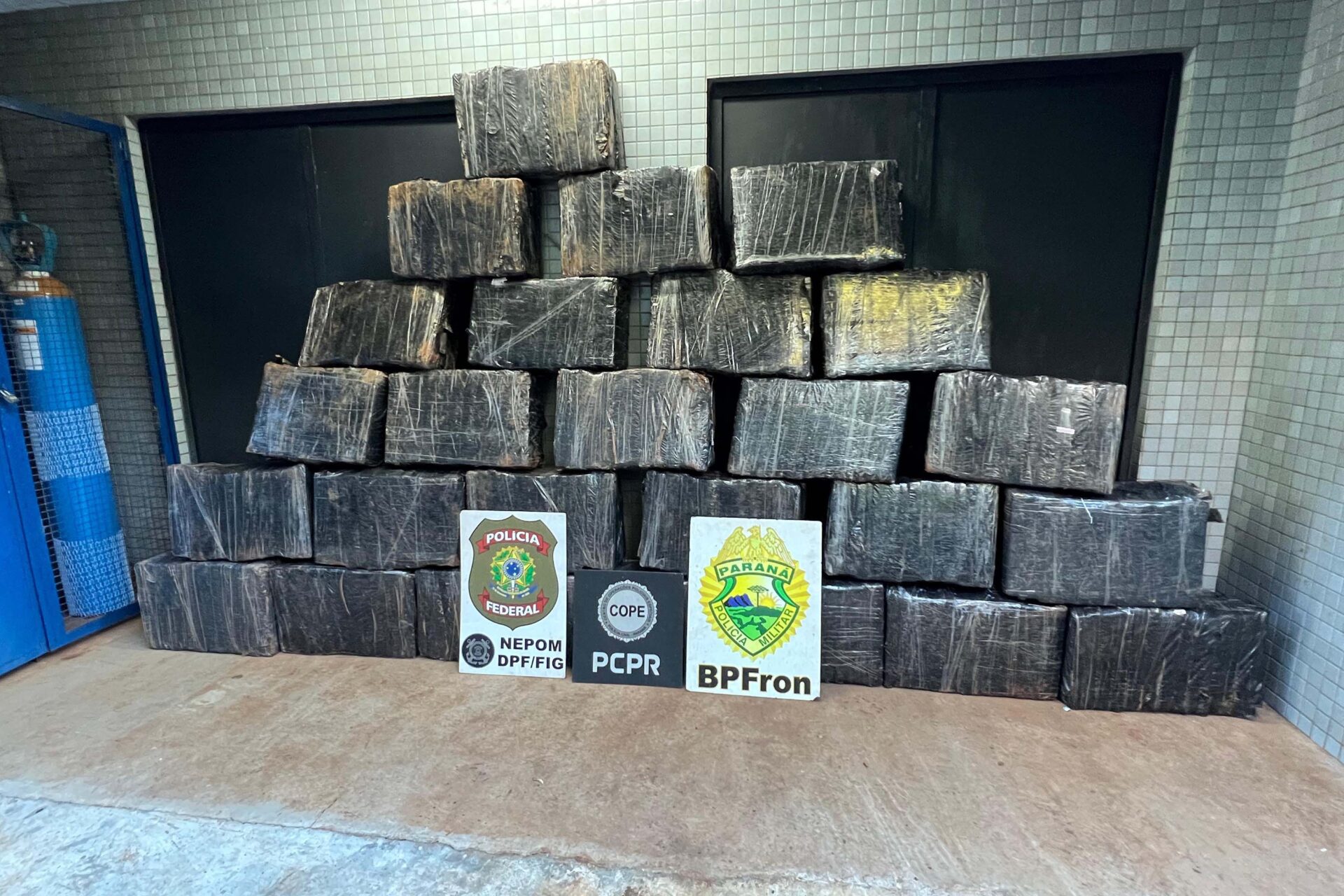 Ação policial integrada resulta na apreensão de 732 kg de maconha em Foz do Iguaçu