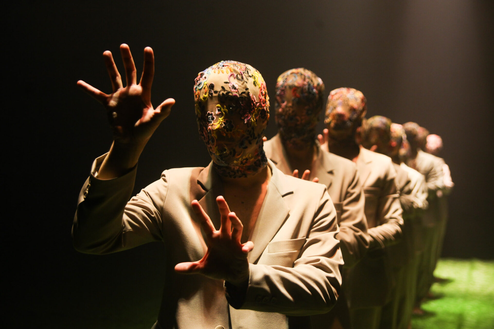 Sucesso: Balé Teatro Guaíra apresenta “Stol” e “V.I.C.A.” no Guairinha com ingressos já esgotados