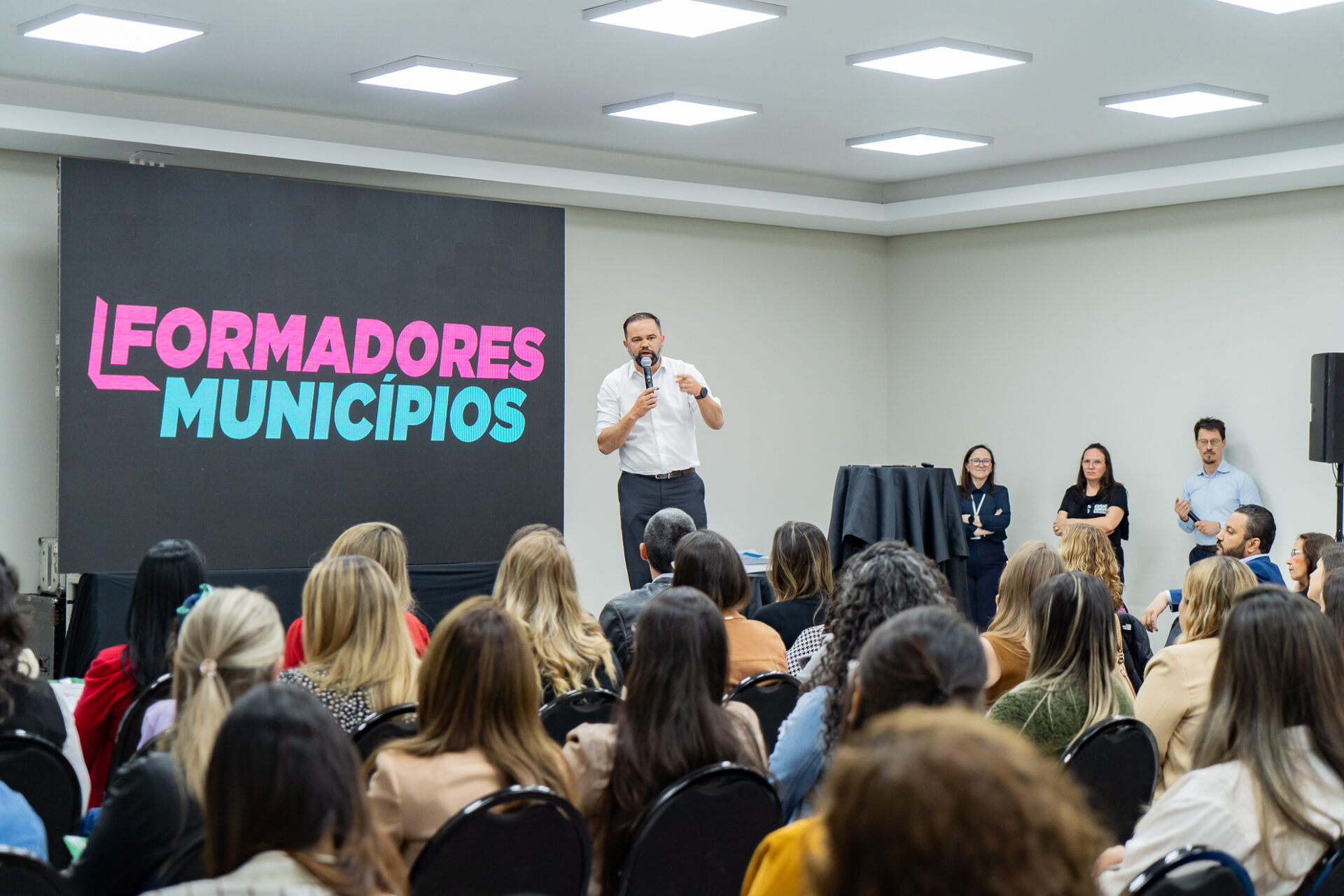 Estado promove congresso de formação continuada para professores de redes municipais