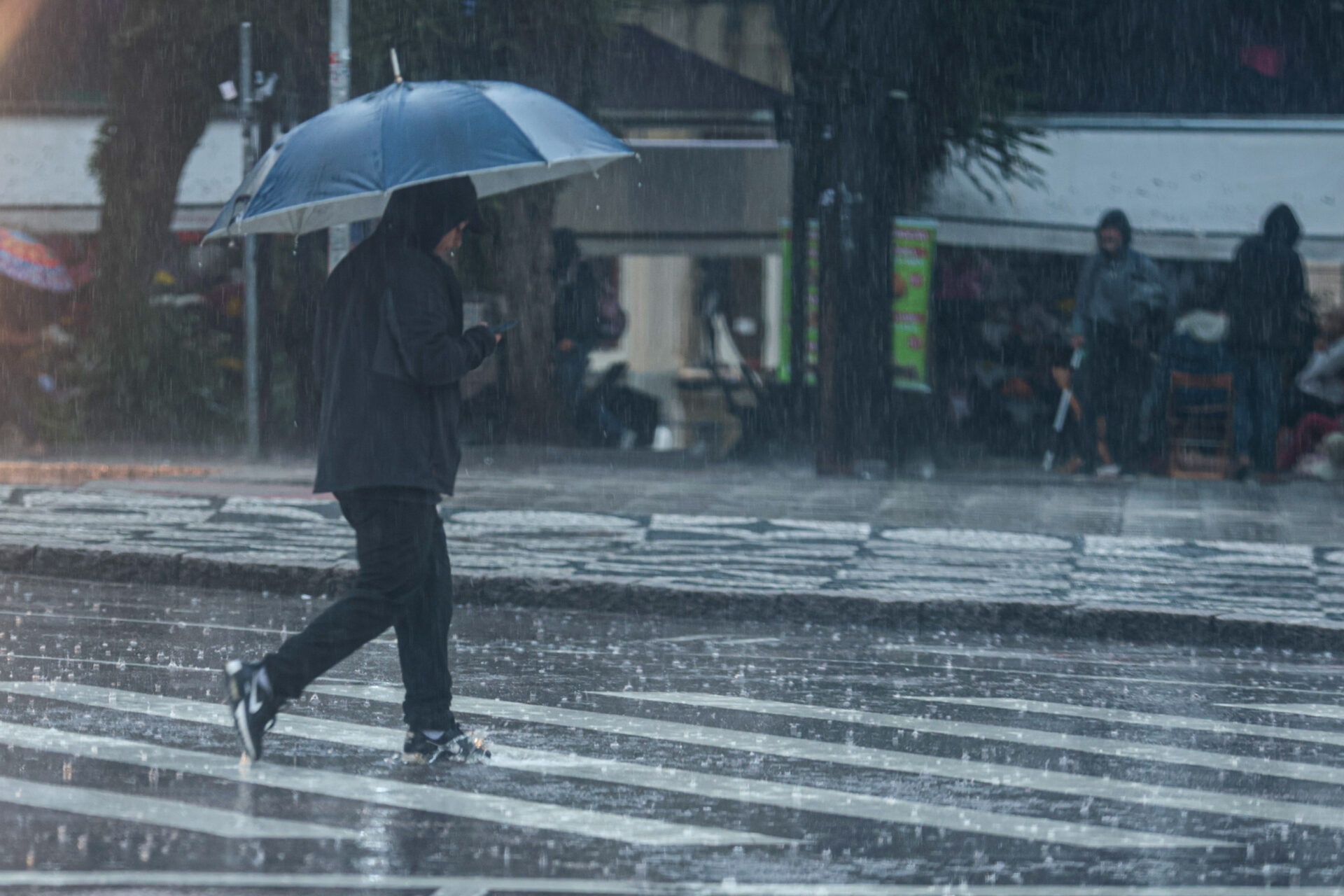Final de semana em parte do Paraná será de chuva e ventos fortes, prevê Simepar