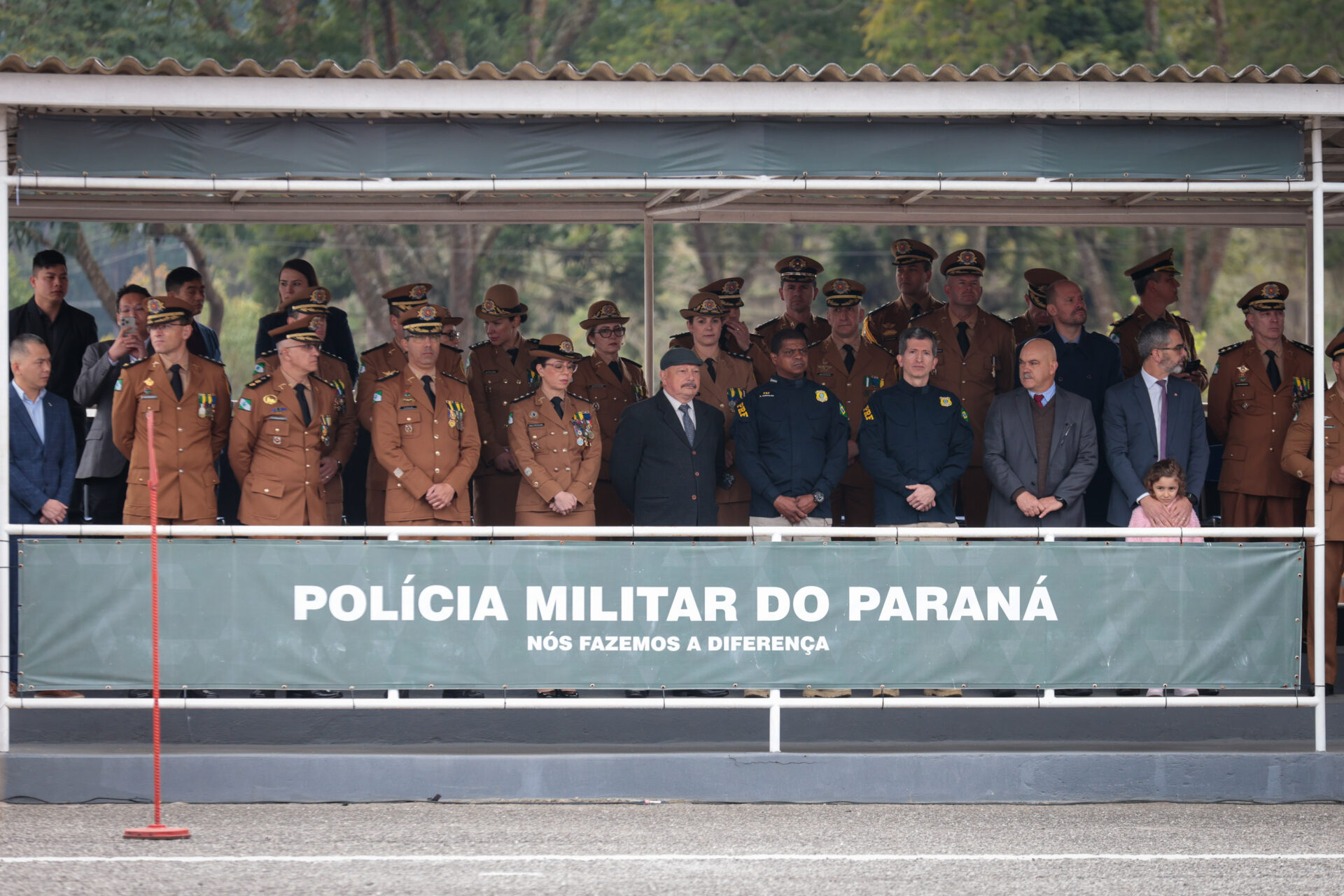 Medalha Coronel Sarmento: PMPR concede horaria a autoridades do Paraná