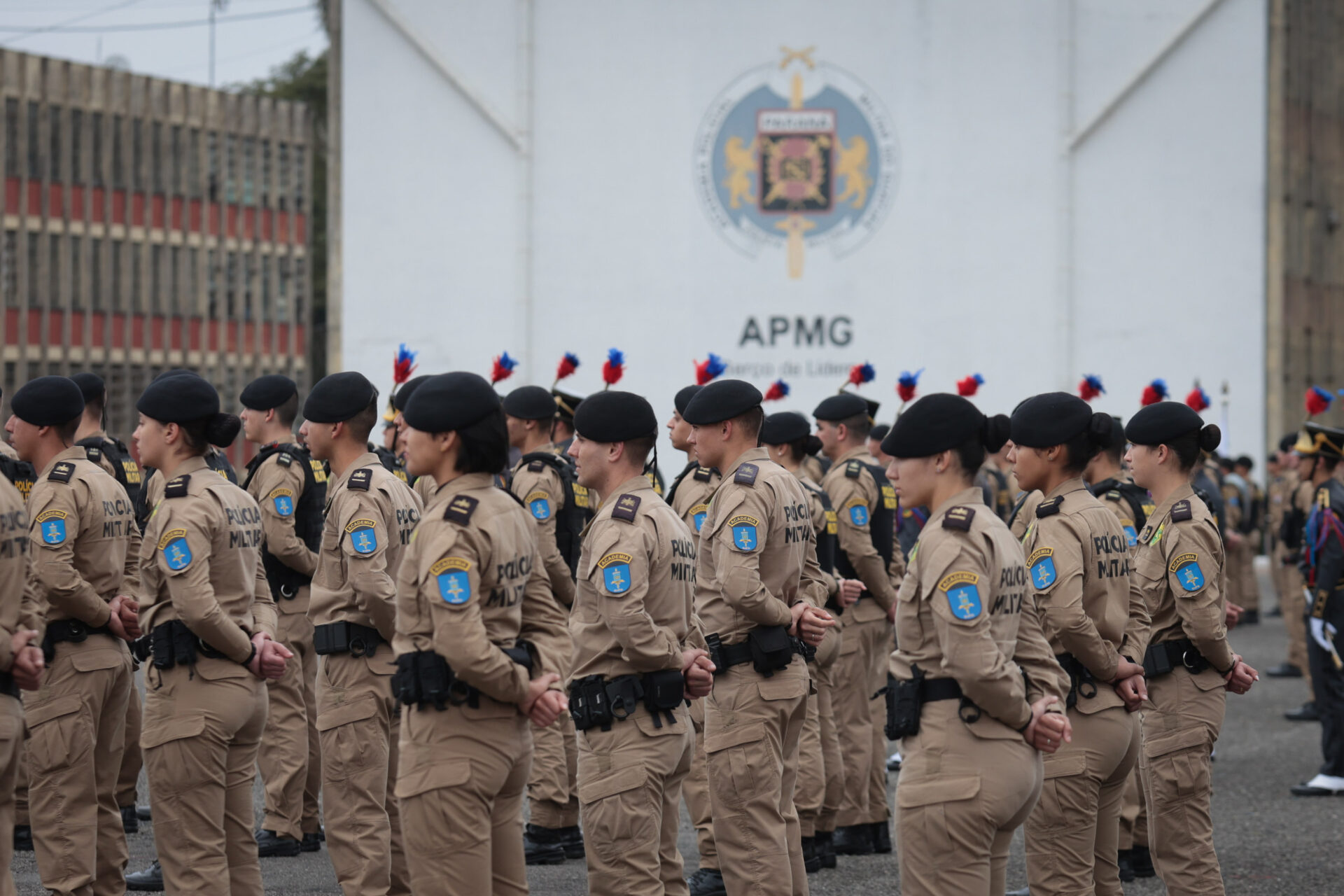Medalha Coronel Sarmento: PMPR concede horaria a autoridades do Paraná