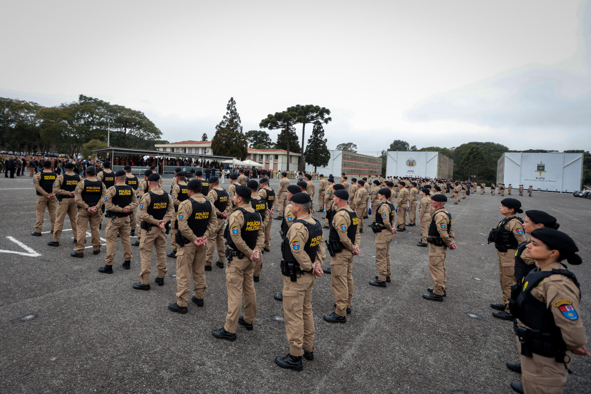 Medalha Coronel Sarmento: PMPR concede horaria a autoridades do Paraná