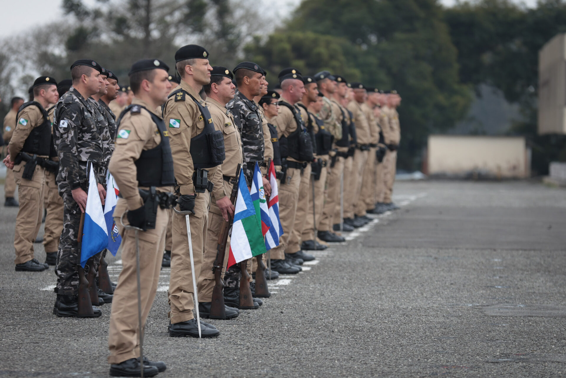 Medalha Coronel Sarmento: PMPR concede horaria a autoridades do Paraná