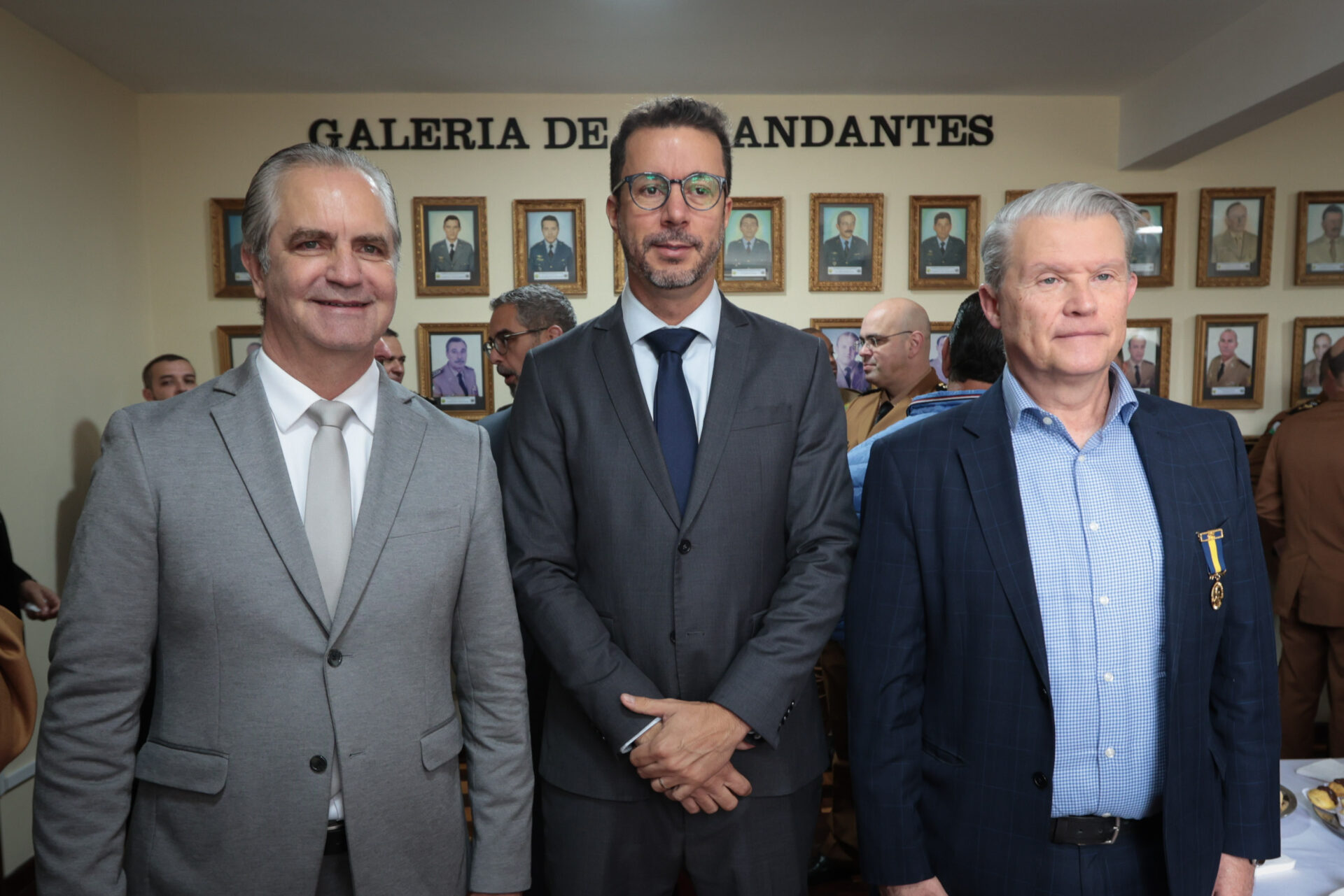 Medalha Coronel Sarmento: PMPR concede horaria a autoridades do Paraná