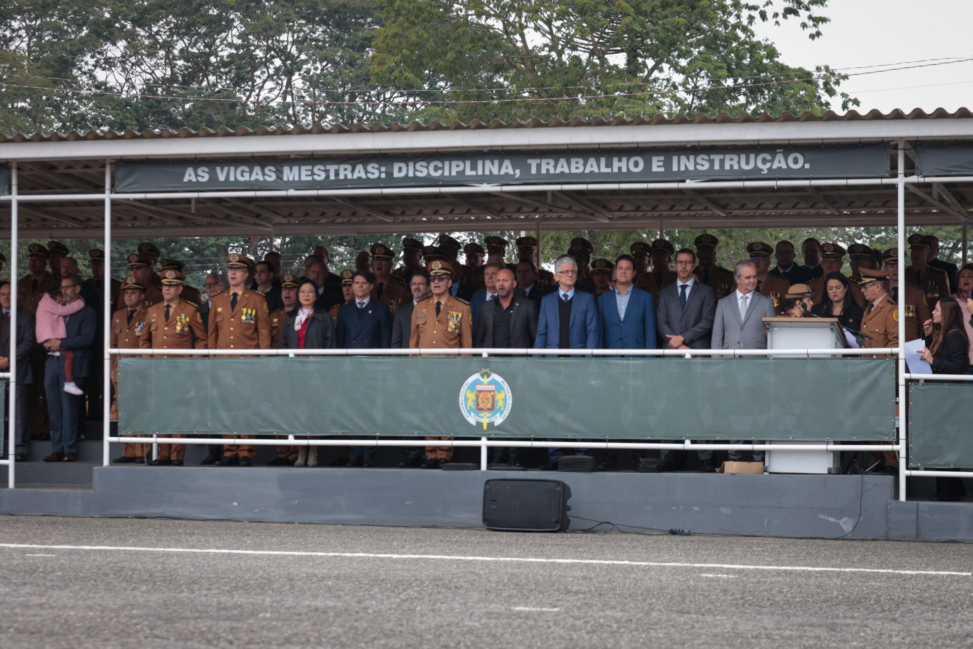 Medalha Coronel Sarmento: PMPR concede horaria a autoridades do Paraná