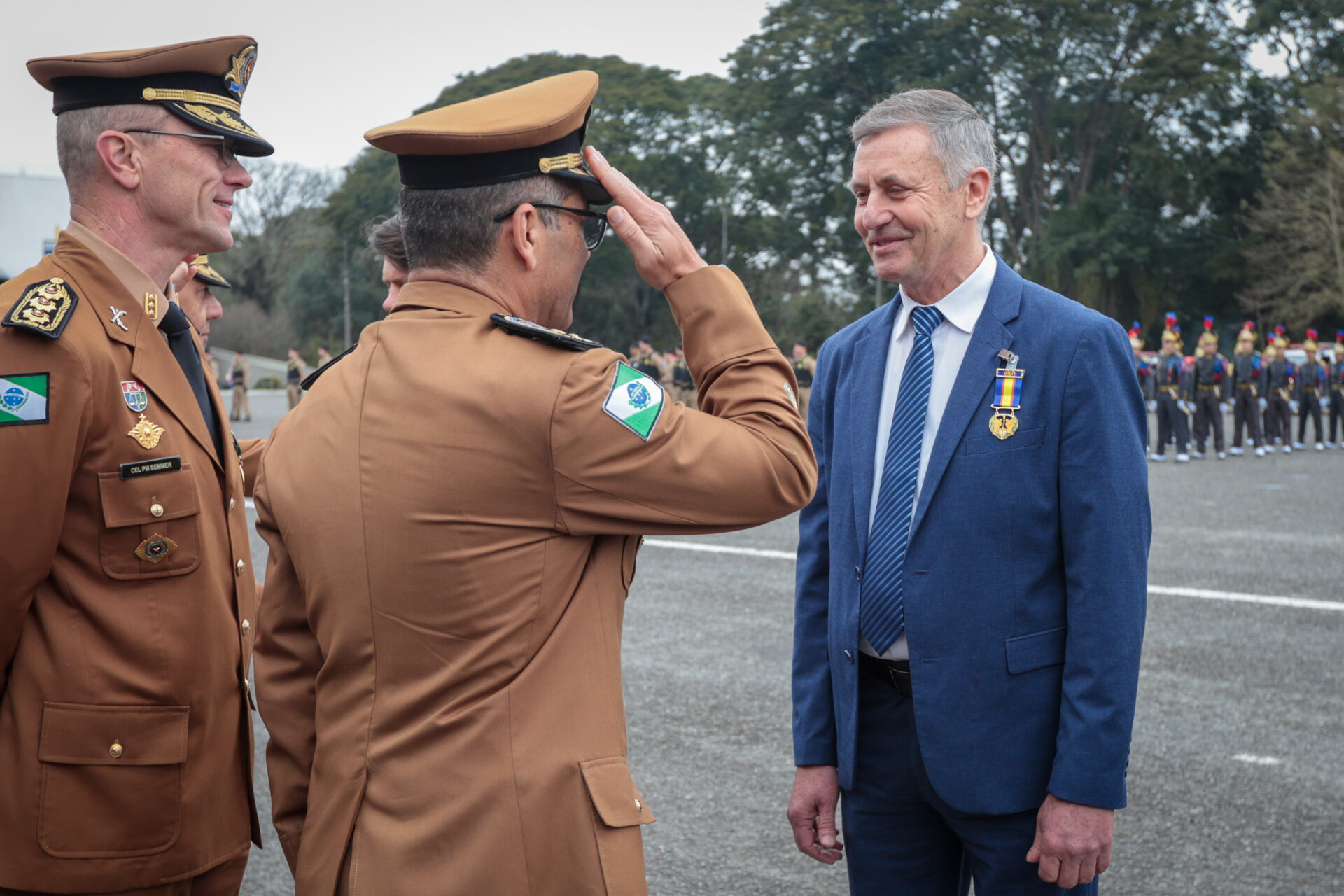 Medalha Coronel Sarmento: PMPR concede horaria a autoridades do Paraná