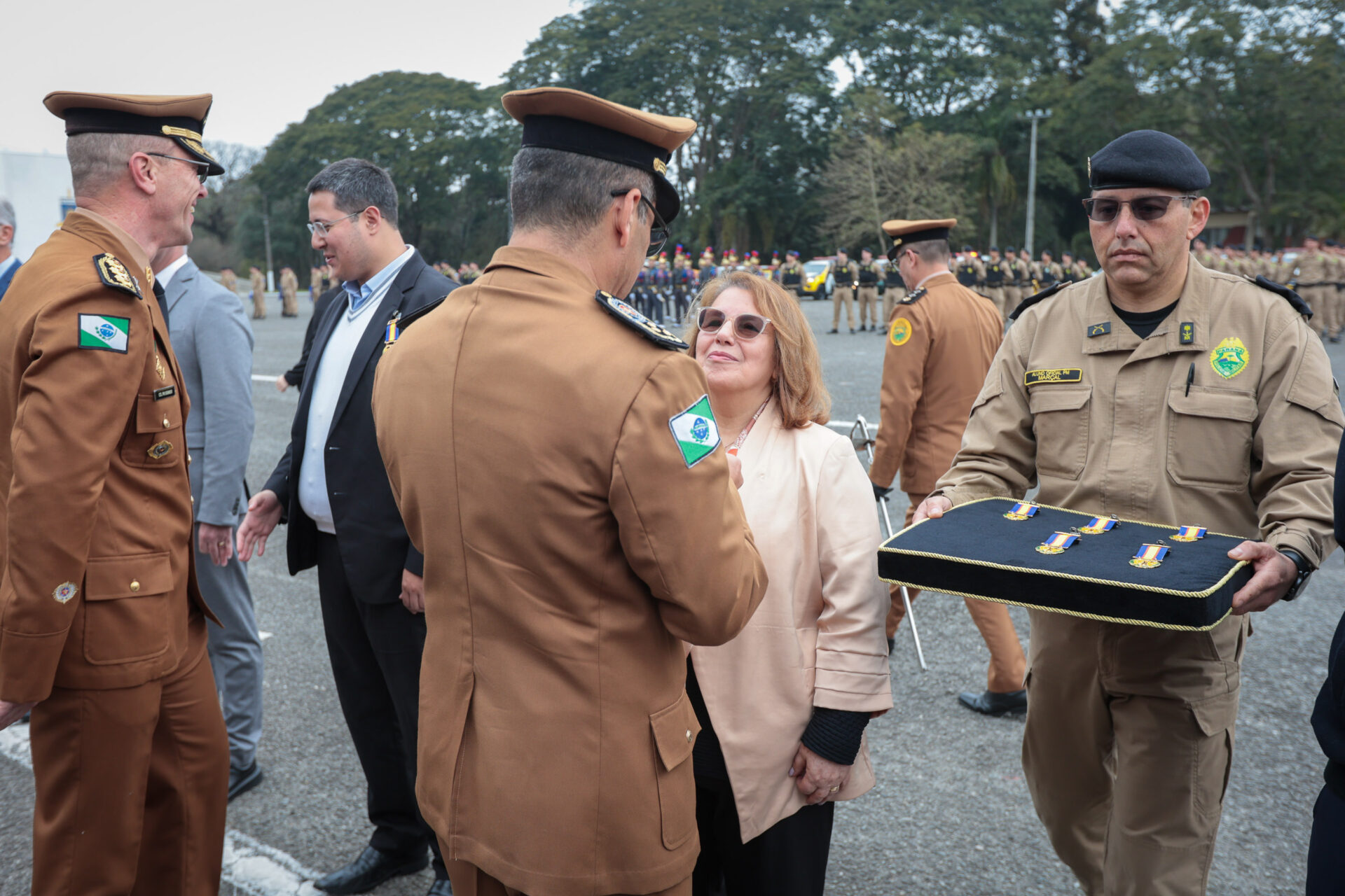 Medalha Coronel Sarmento: PMPR concede horaria a autoridades do Paraná