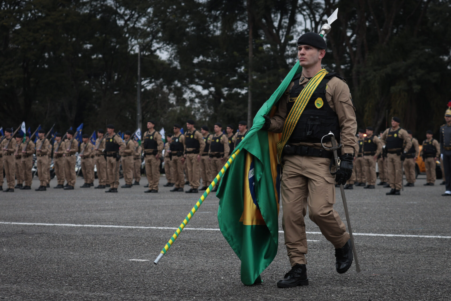 Medalha Coronel Sarmento: PMPR concede horaria a autoridades do Paraná
